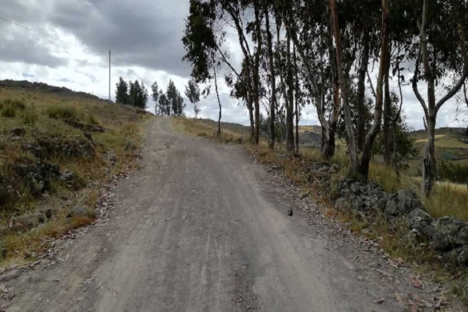 Colocan primera piedra de nuevo camino vecinal en provincia de Julcán