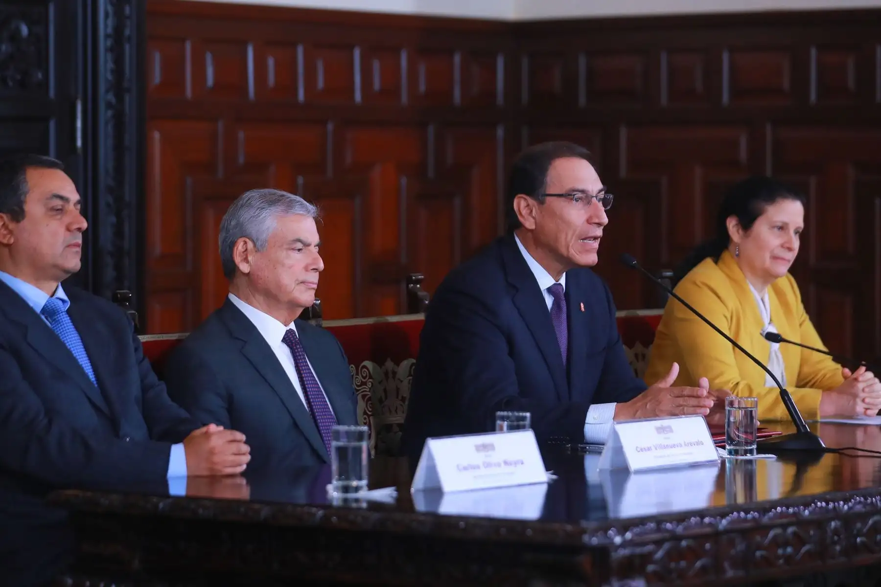 El presidente de la República, Martín Vizcarra, promulgó la Ley que permite a la Superintendencia de Banca, Seguros y AFP (SBS) supervisar a las Cooperativas de Ahorro y Crédito en el Salón Túpac Amaru de Palacio de Gobierno.Foto: ANDINA/Prensa Presidencia