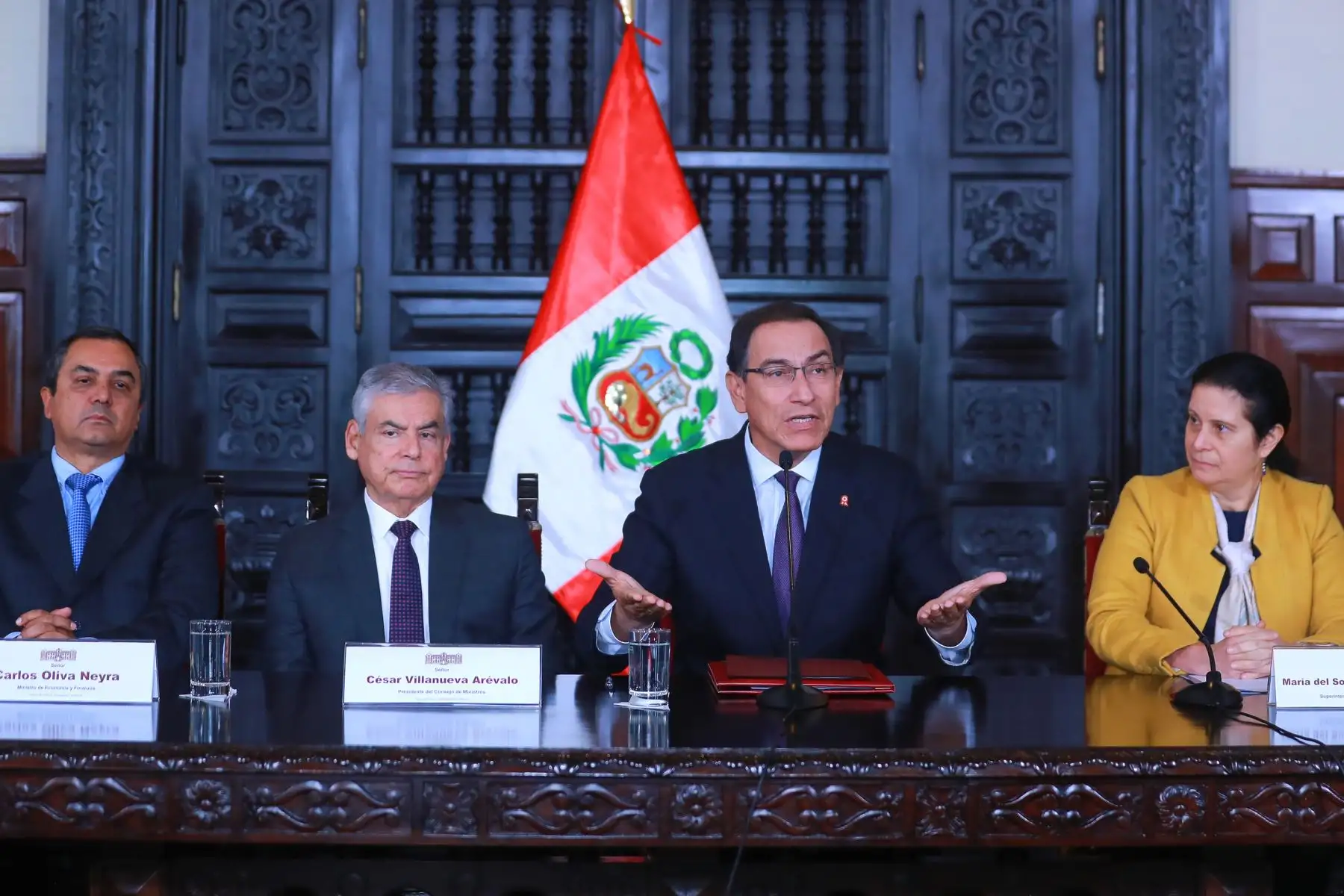 El presidente de la República, Martín Vizcarra, promulgó la Ley que permite a la Superintendencia de Banca, Seguros y AFP (SBS) supervisar a las Cooperativas de Ahorro y Crédito en el Salón Túpac Amaru de Palacio de Gobierno.Foto: ANDINA/Prensa Presidencia
