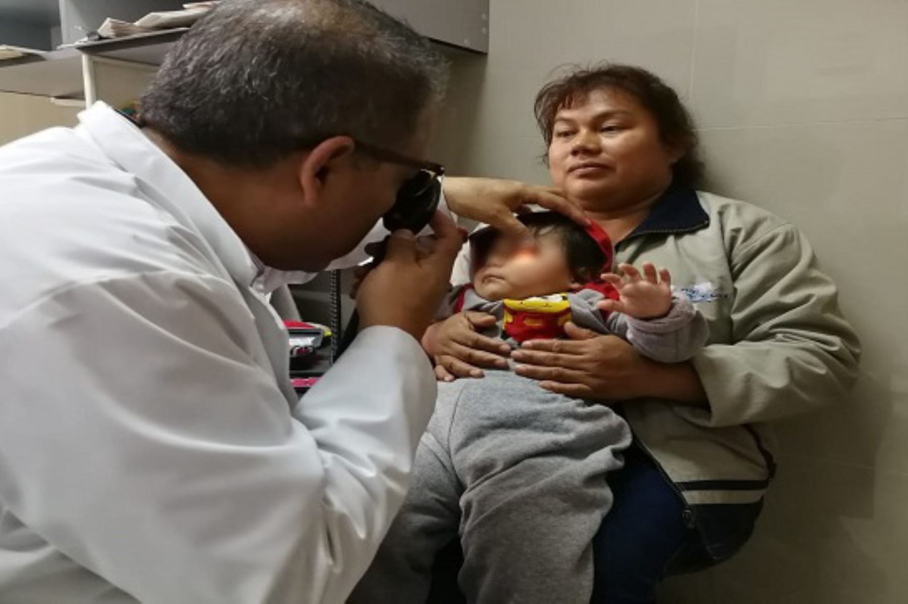 Niños con cataratas congénitas son operados por médicos del Minsa. Foto: Andina/Difusión