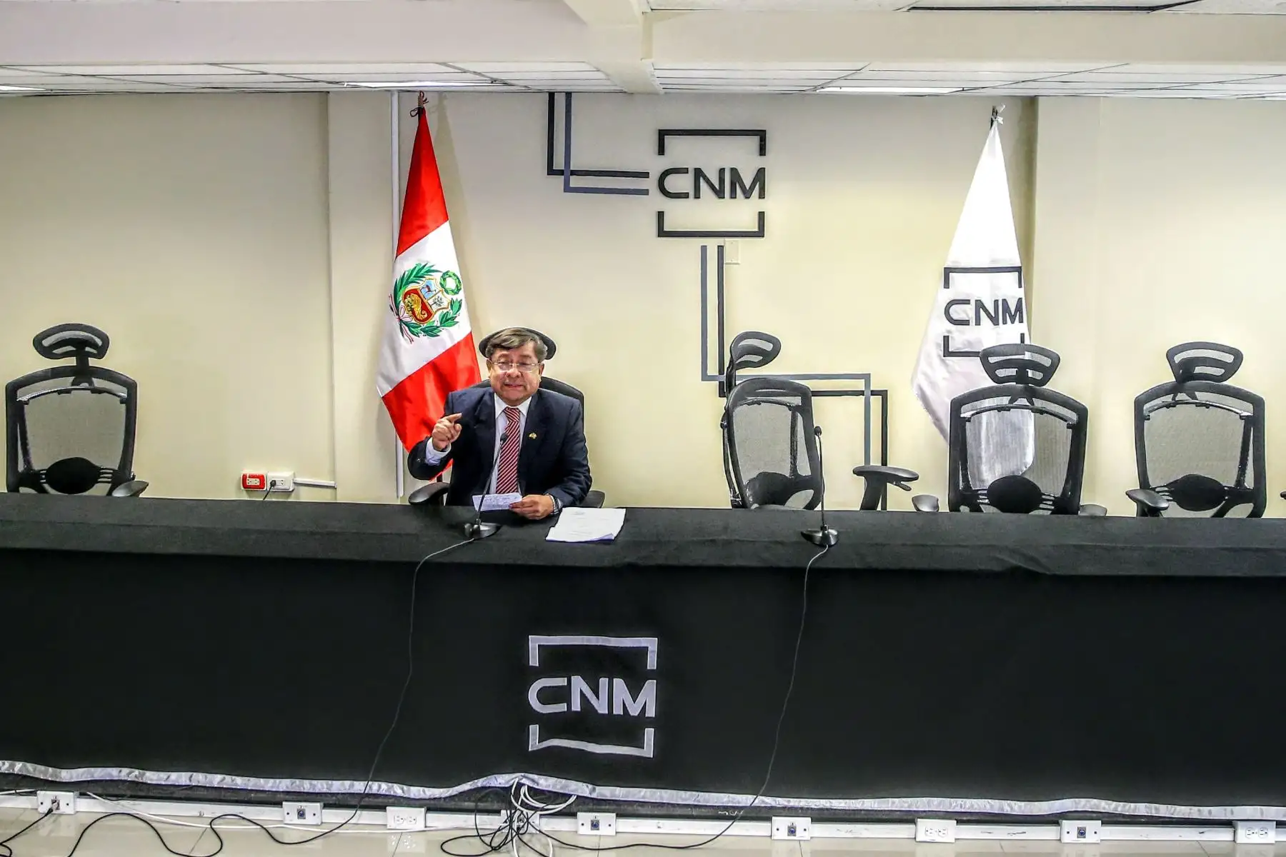 Presidente del CNM Orlando Velásquez, anuncia su dimisión en conferencia de prensa realizada en San Isidro. Foto: ANDINA/Luis Iparraguirre