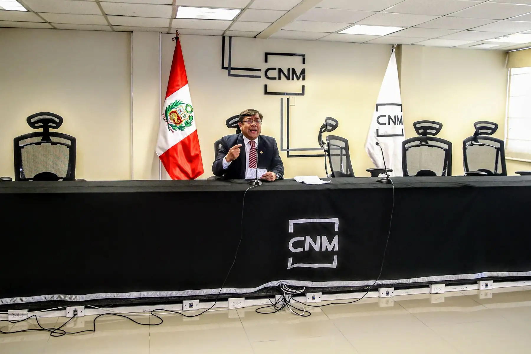 Presidente del CNM Orlando Velásquez, anuncia su dimisión en conferencia de prensa realizada en San Isidro. Foto: ANDINA/Luis Iparraguirre