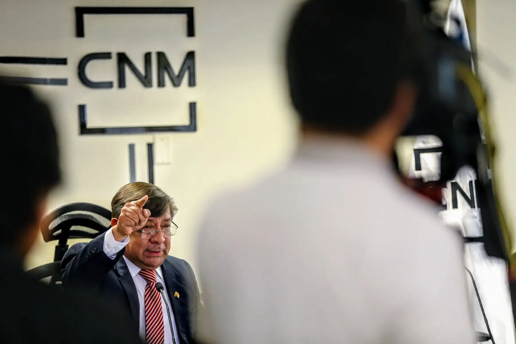 Presidente del CNM Orlando Velásquez, anuncia su dimisión en conferencia de prensa realizada en San Isidro. Foto: ANDINA/Luis Iparraguirre