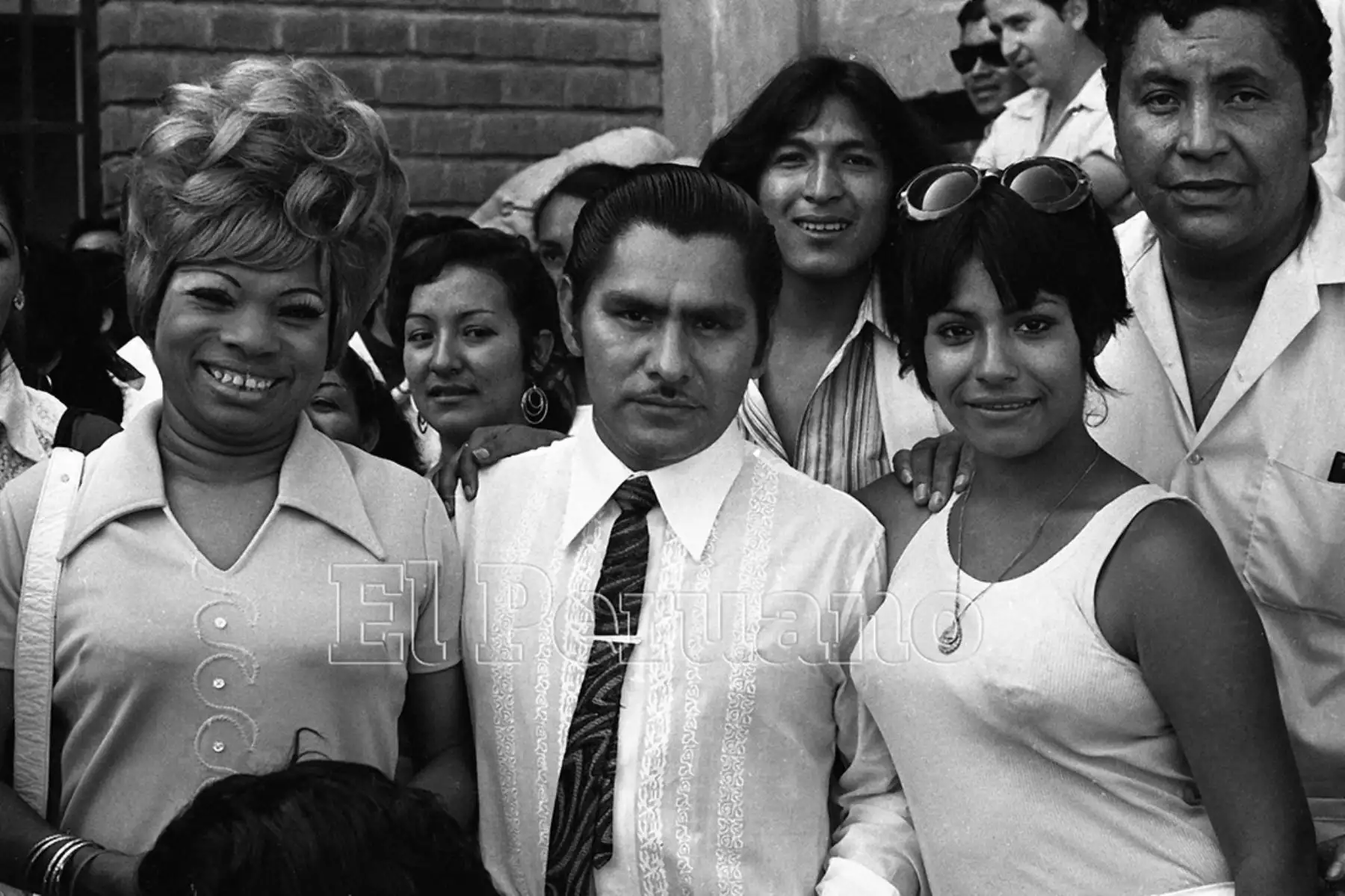 Lucha Reyes, Pablo Mesías y Lucía de la Cruz durante la "Caravana Artística" organizada por el diario La Crónica  en en el Centro de Inculpados de Lurigancho (1973). Foto: Archivo Histórico de EL PERUANO.