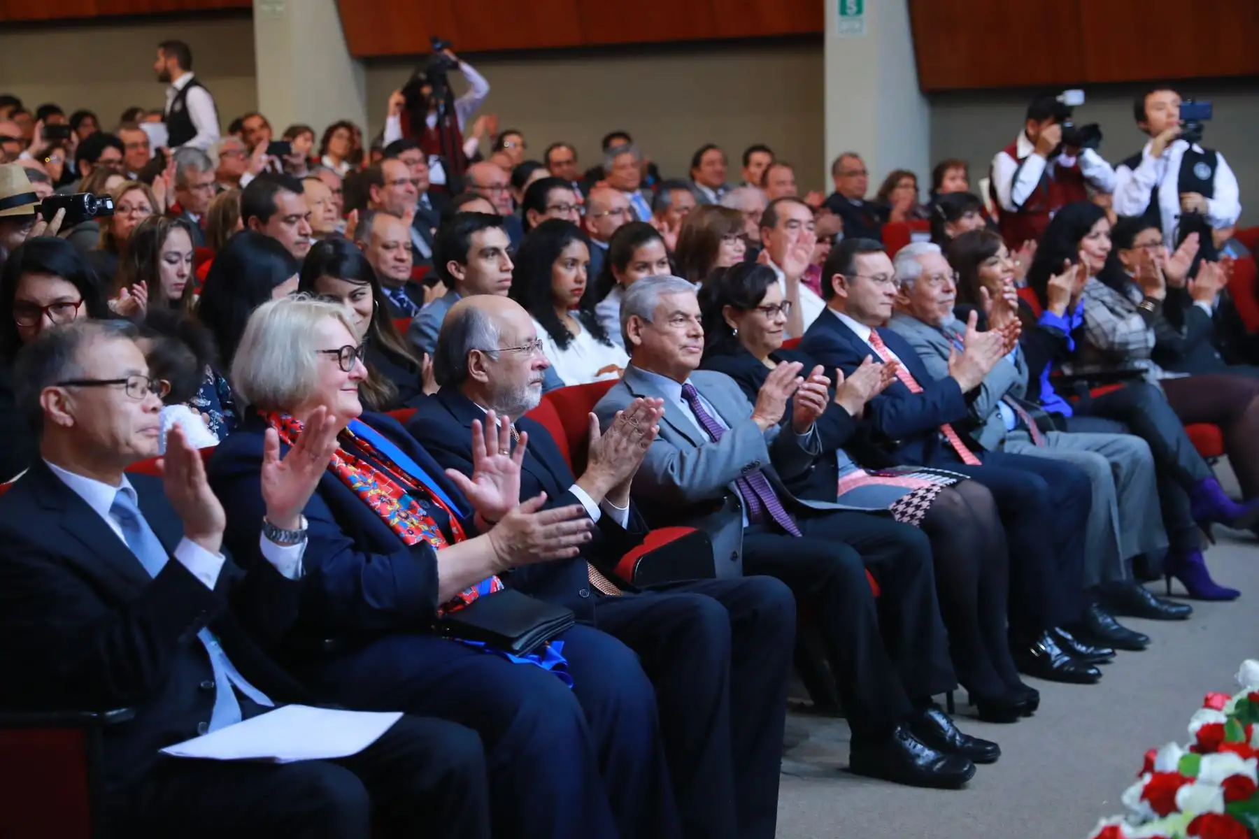 Presidente Martín Vizcarra participa en la ceremonia por el 142° de la Universidad Nacional de Ingeniería y recibe la distinción honorífica "Antorcha de Habich". Foto: ANDINA/Prensa Presidencia