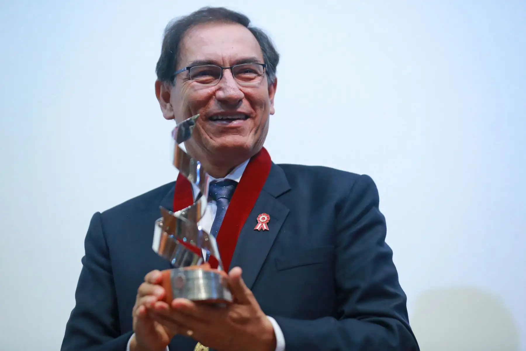 Presidente Martín Vizcarra participa en la ceremonia por el 142° de la Universidad Nacional de Ingeniería y recibe la distinción honorífica "Antorcha de Habich". Foto: ANDINA/Prensa Presidencia