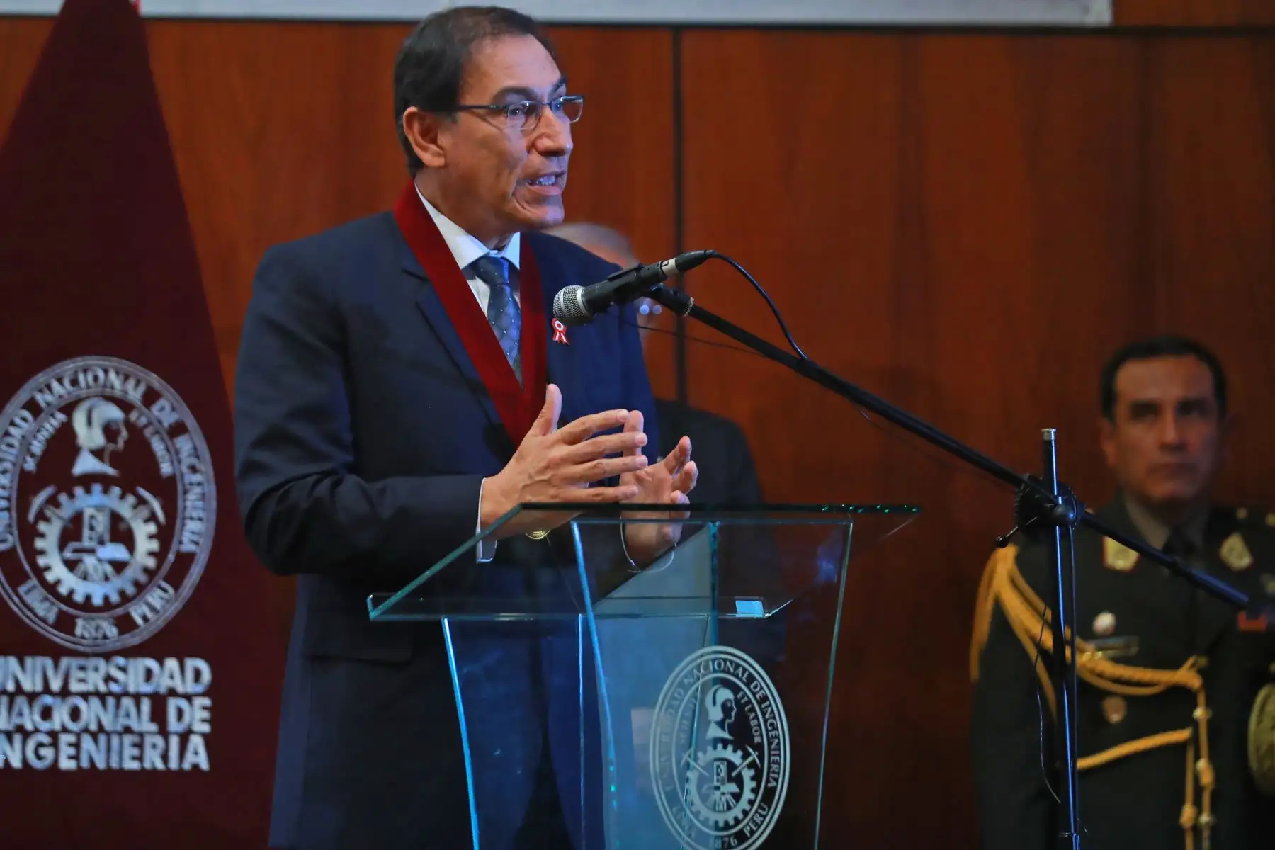 Presidente Martín Vizcarra participa en la ceremonia por el 142° de la Universidad Nacional de Ingeniería y recibe la distinción honorífica "Antorcha de Habich". Foto: ANDINA/Prensa Presidencia