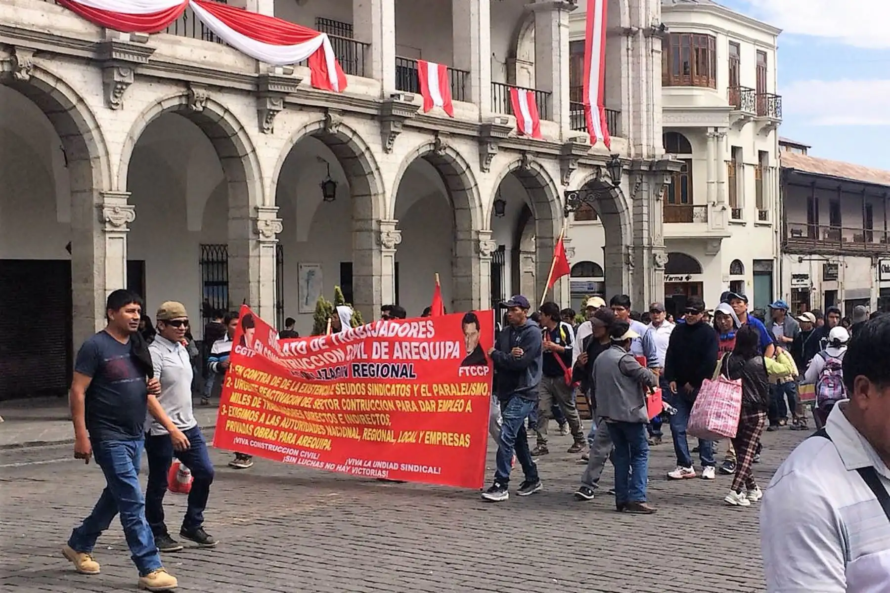 Pobladores de Arequipa participaron de marcha contra la corrupción en el sistema de justicia. ANDINA