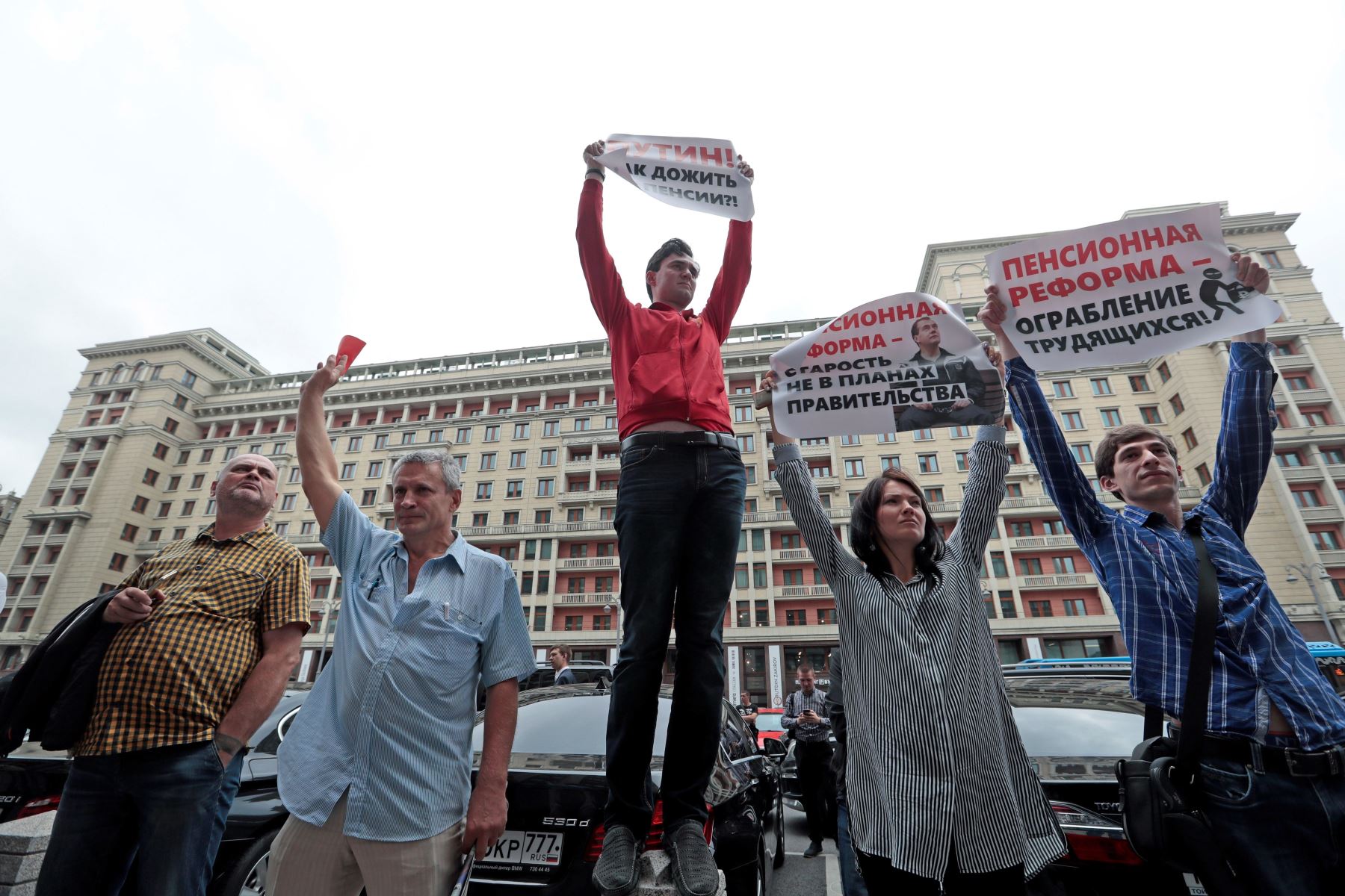 Simpatizantes de movimientos de izquierda protestan frente al Parlamento ruso Foto: EFE