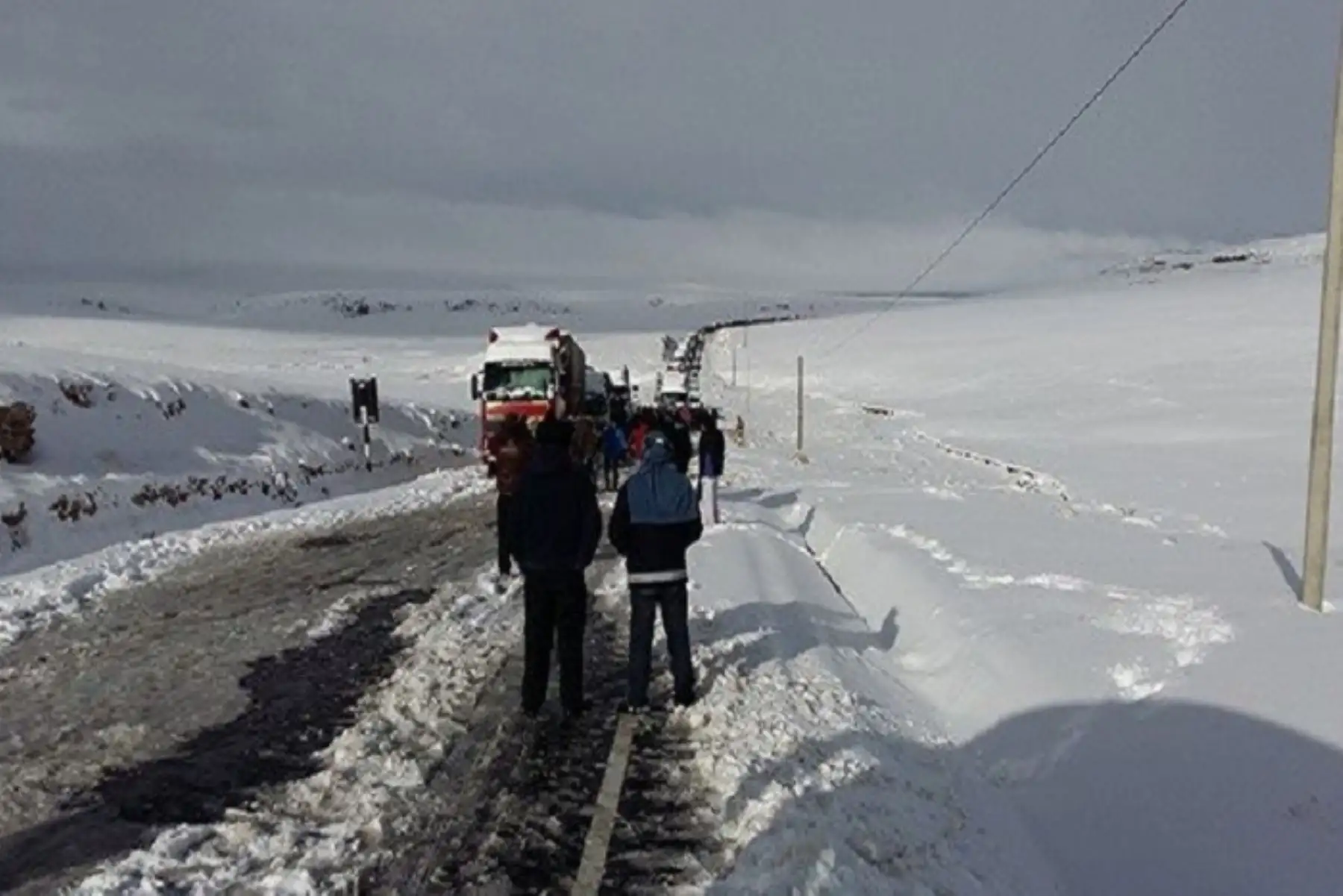 mañana se presentarán nevadas intensas en las zonas altas, las cuales podría superar los 20 centímetros de altura, generando algunos inconvenientes en el tránsito vehicular .