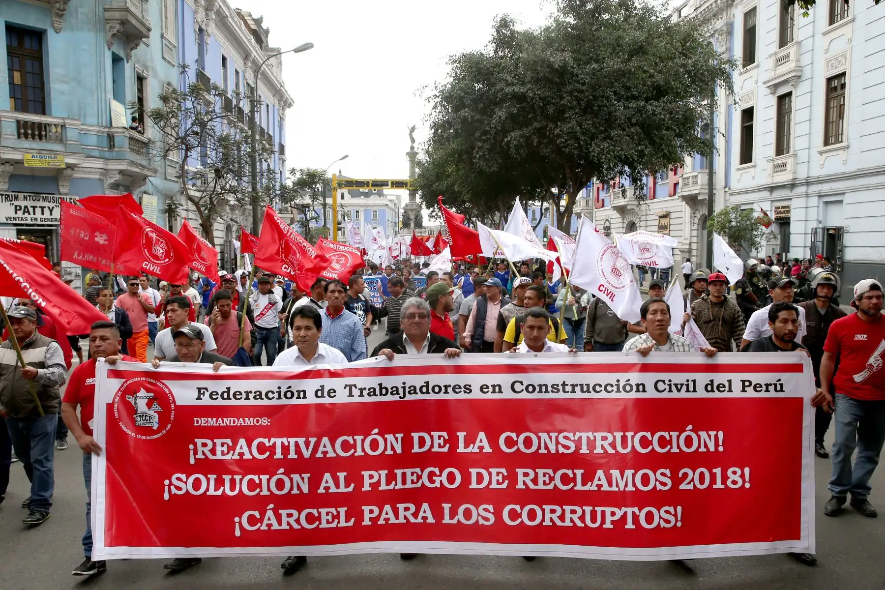 Cientos de manifestantes recorren las calles de Lima en protesta por la corrupción en el poder judicial: ANDINA/Dante Zegarra