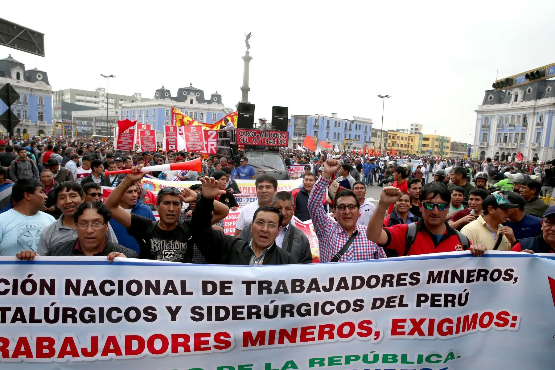 Cientos de manifestantes recorren las calles de Lima en protesta por la corrupción en el poder judicial: ANDINA/Dante Zegarra
