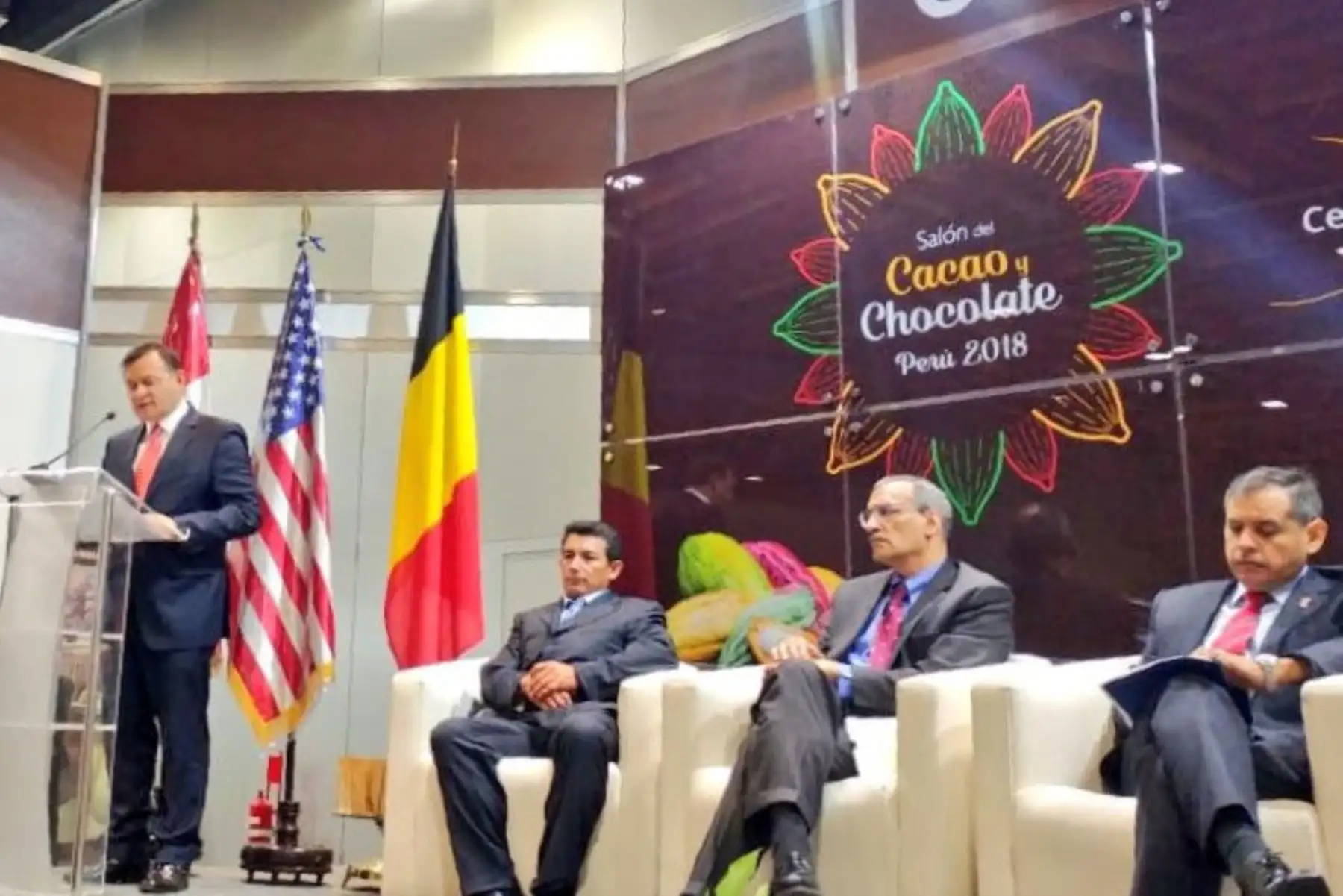 El Gobierno peruano, a través de los ministerios de Relaciones Exteriores y de Comercio Exterior y Turismo vienen gestionando ante la Unión Europea para que las normas europeas en materia sanitaria y fitosanitaria no afecten los productos no tradicionales como el chocolate y otros derivados del cacao, sostuvo hoy el canciller Néstor Popolizio.