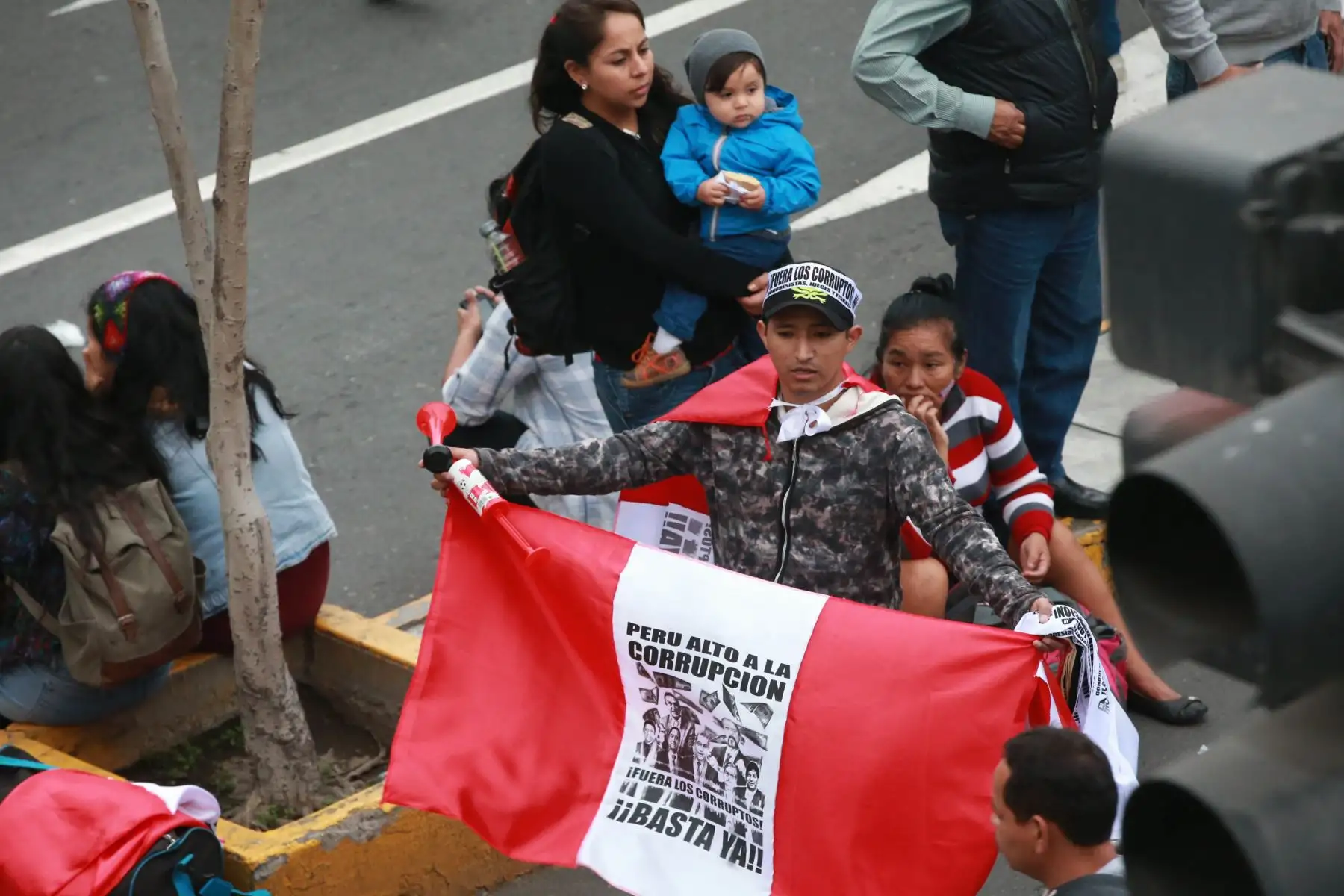 Miles de ciudadanos marcharon  por las calles de Lima, en protesta contra la corrupción enquistada en el sistema de justicia nacional.Foto: ANDINA/Jhony Laurente