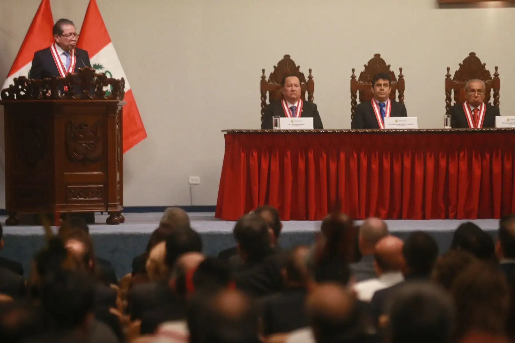 El fiscal supremo Pedro Gonzalo Chávarry juramentó como Fiscal de la Nación para el periodo 2018-2021, luego de que la Junta de Fiscales Supremos acordara, por mayoría, efectuar la ceremonia de transferencia de cargo.  Foto: ANDINA/Vidal Tarqui. Foto: ANDINA/Vidal Tarqui