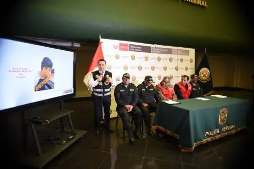 Como parte de un operativo internacional contra una red de pornografía infantil, la Policía Nacional del Perú (PNP) y el Ministerio Público capturaron a 33 personas y retuvieron a dos menores de edad en diferentes ciudades del Perú por integrar un grupo en Whatsapp en el que se compartían y comercializaban registros audiovisuales de niños, niñas y adolescentes víctimas de abuso sexual.