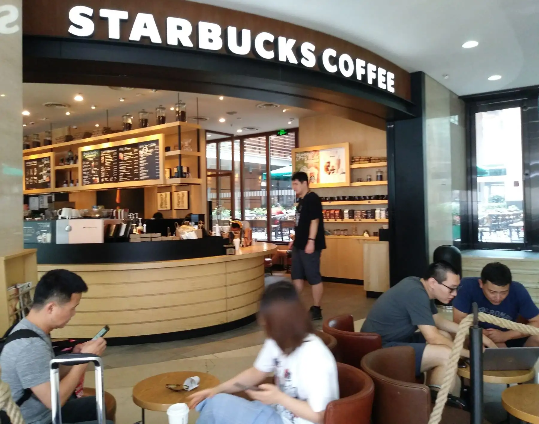 Cafetería de la cadena norteamericana Starbucks en China Foto: Sonia Millones