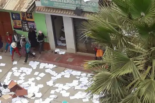 Ronderos de Sihuas causan daños en mobiliario y bienes de Fiscalía de dicha provincia de Áncash. ANDINA