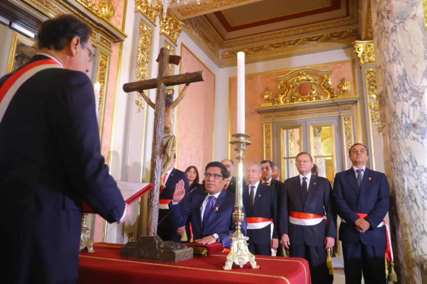 El presidente Martín Vizcarra tomó juramento a Vicente Zeballos Salinas como ministro de Justicia y Derechos Humanos, en Palacio de Gobierno. Foto: ANDINA/Prensa Presidencia