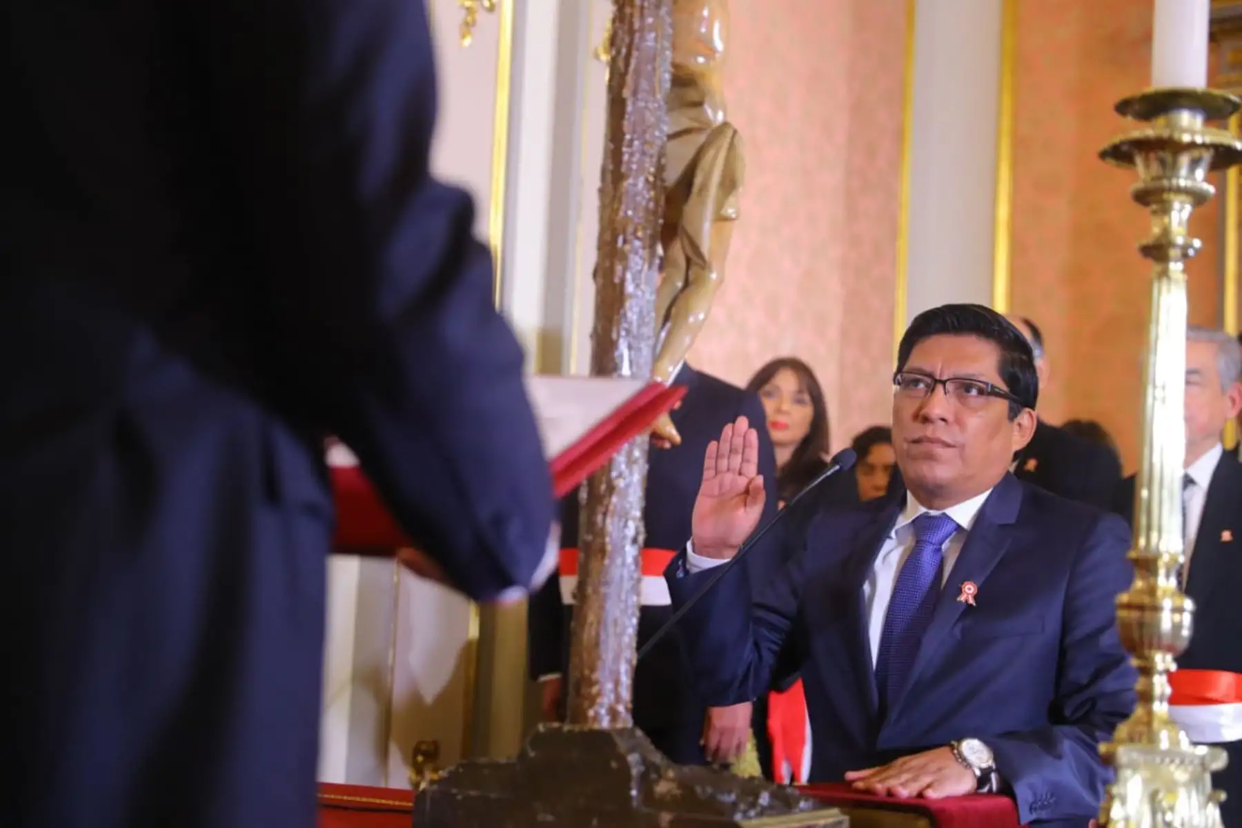 El presidente Martín Vizcarra tomó juramento a Vicente Zeballos Salinas como ministro de Justicia y Derechos Humanos, en Palacio de Gobierno. Foto: ANDINA/Prensa Presidencia