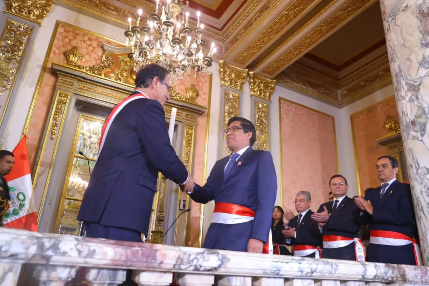 El presidente Martín Vizcarra tomó juramento a Vicente Zeballos Salinas como ministro de Justicia y Derechos Humanos, en Palacio de Gobierno. Foto: ANDINA/Prensa Presidencia