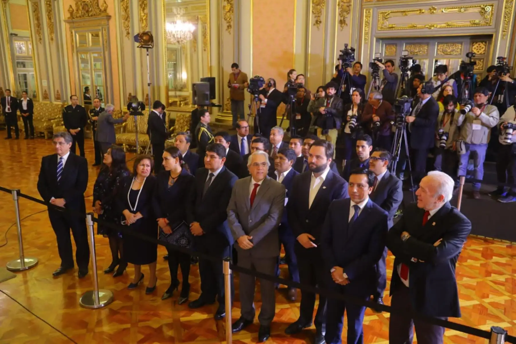 El presidente Martín Vizcarra tomó juramento a Vicente Zeballos Salinas como ministro de Justicia y Derechos Humanos, en Palacio de Gobierno. Foto: ANDINA/Prensa Presidencia