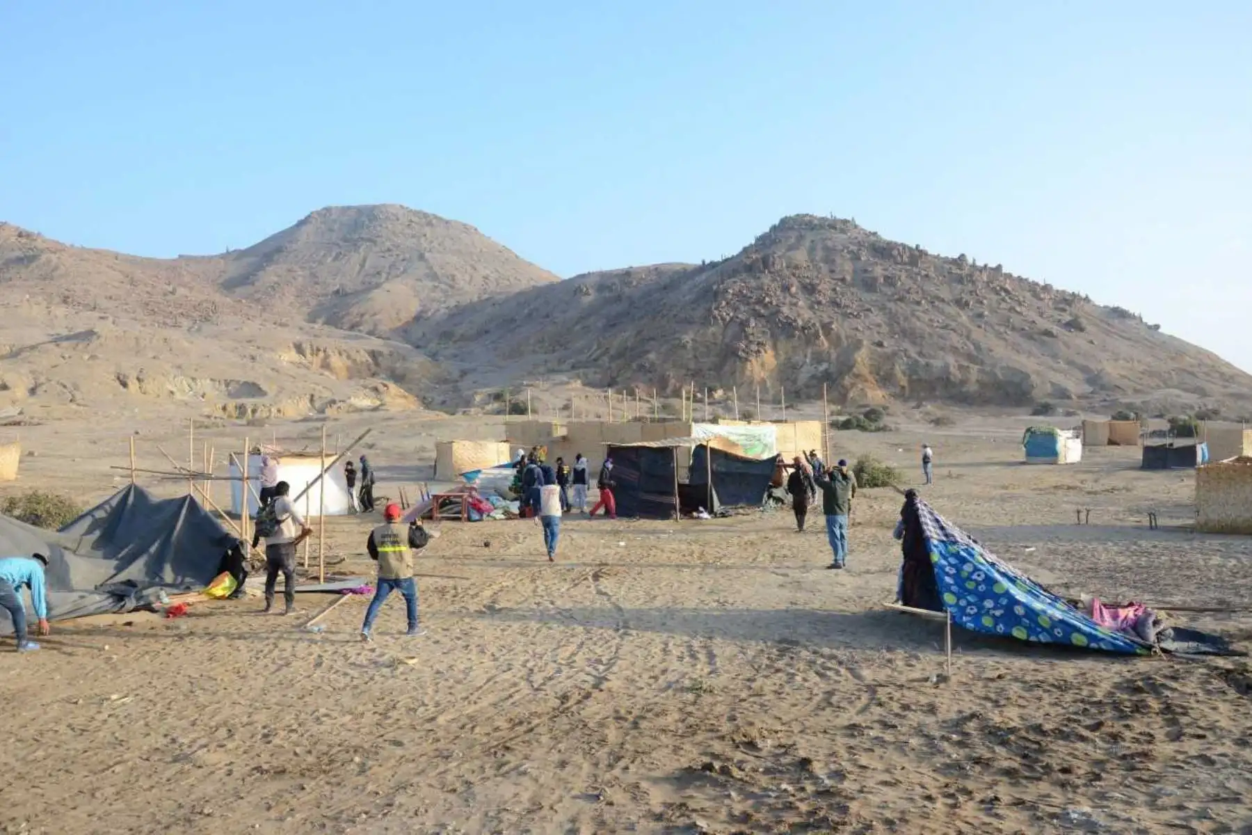 Alrededor de 50 familias que habían invadido el sitio arqueológico Cerro El Combo, ubicado en el distrito de Pomalca, provincia de Chiclayo, fueron desalojadas por la Unidad Ejecutora 005 Naylamp-Lambayeque, la Dirección Desconcentrada de Cultura y el Museo Tumbas Reales de  Sipán, con el apoyo de la Policía Nacional del Perú.