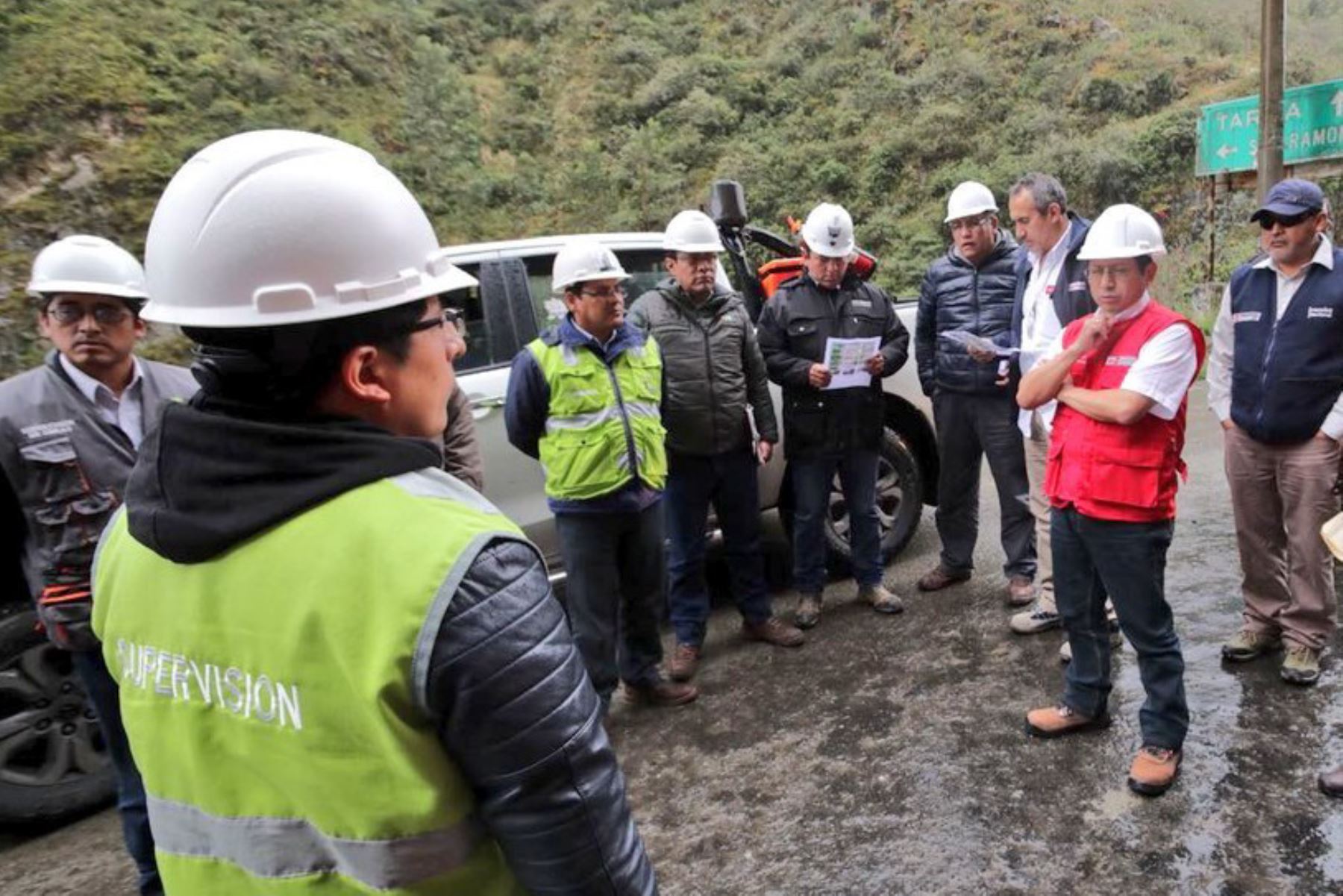 El ministro de Transportes y Comunicaciones, Edmer Trujillo, supervisó el mejoramiento de la carretera Huayauniocc-Huasahuasi, de 13 kilómetros de longitud, en la provincia de Tarma, que presenta un 70% de avance.