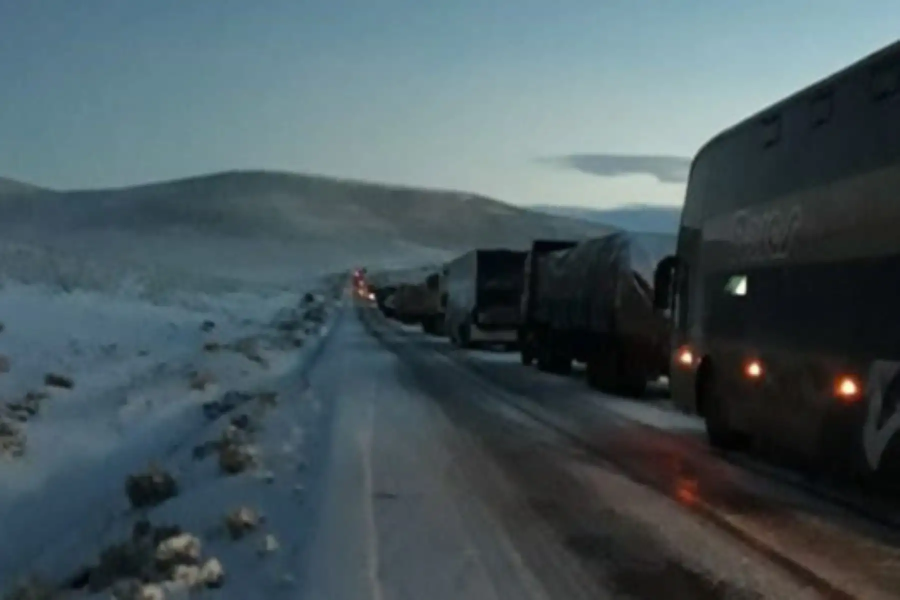 La Macroregión Policial Arequipa informó que la carretera Puno-Juliaca-Espinar fue rehabilitada para el transporte y actualmente los vehículos circulan con normalidad, luego de culminar los trabajos de limpieza de la vía que fue afectada por la presencia de nevadas.