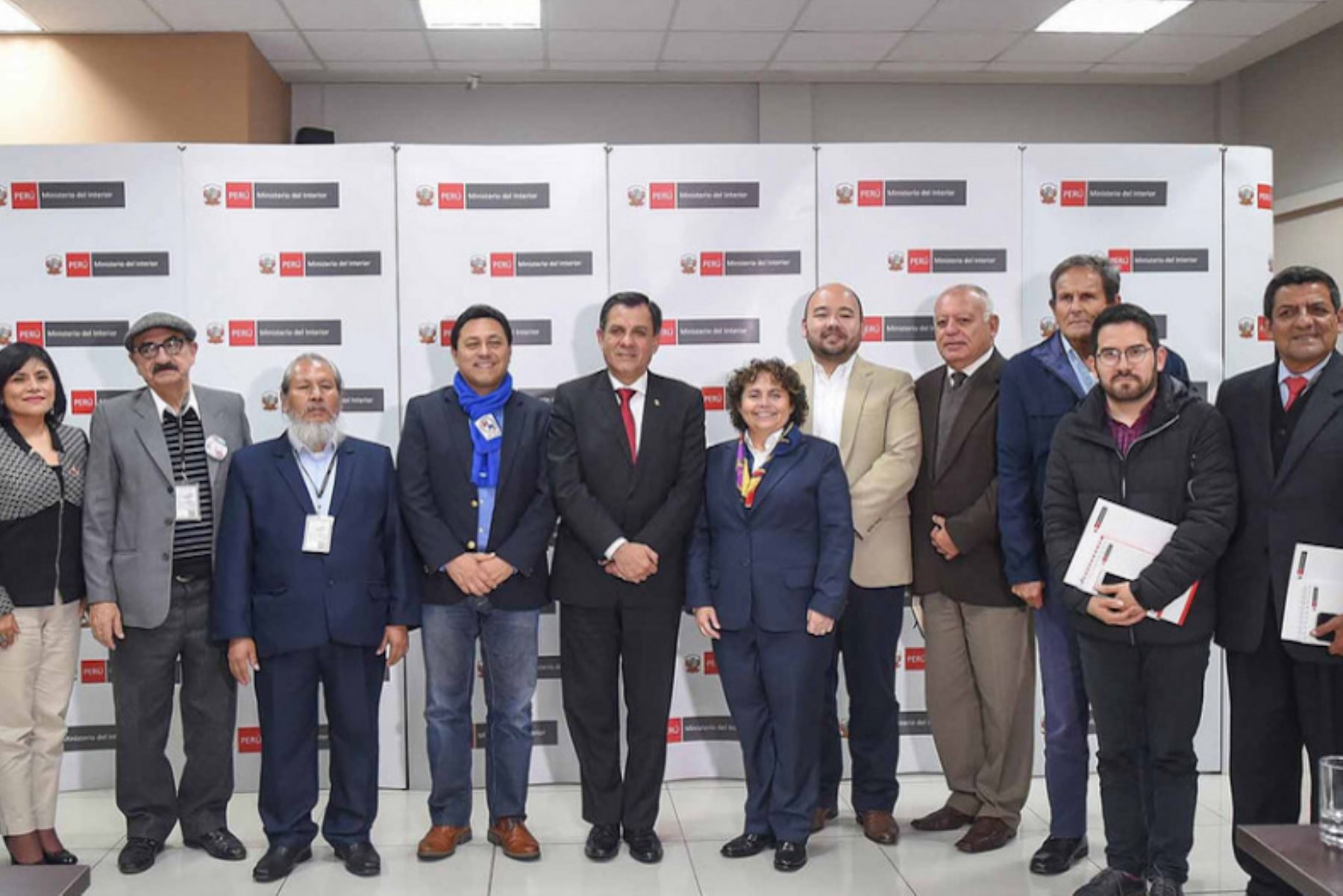 Ministro del Interior se reunió con 10 candidatos a la Alcaldía de Lima. Foto: Mininter.