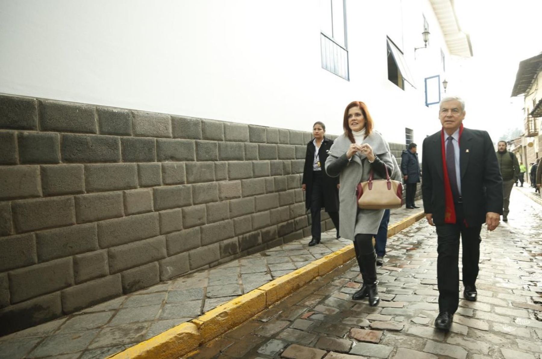 Jefe del Gabinete Ministerial, César Villanueva en el Cusco, junto con la segunda vicepresidenta de la República, Mercedes Aráoz. Foto: PCM.