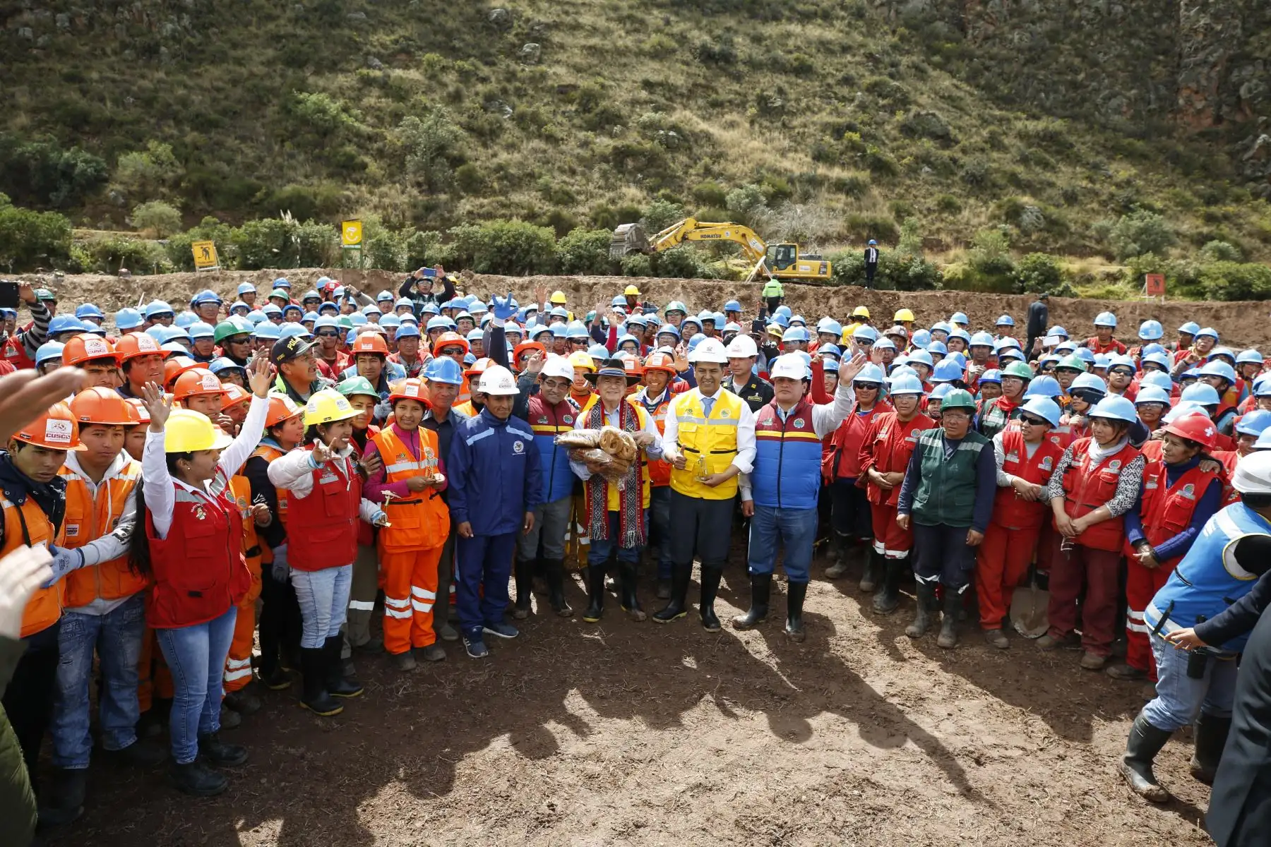 Presidente del Consejo de Ministros, César Villanueva, inspeccionó las obras de construcción y reparación de las defensas ribereñas del río Huatanay, en Cusco. Foto:ANDINA/ PCM