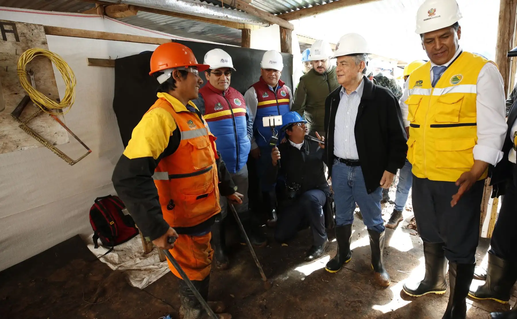 Premier César Villanueva, inspeccionó obras de construcción y reparación de las defensas ribereñas del río Huatanay, en Cusco