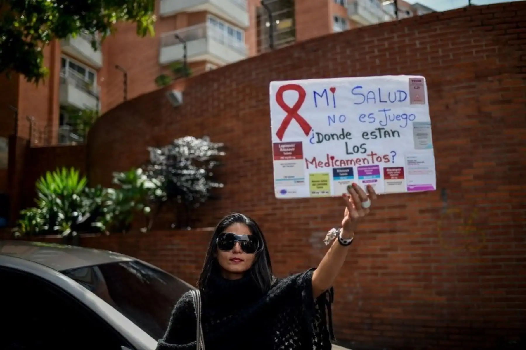 Venezolanos reclaman por falta de medicamentos.
