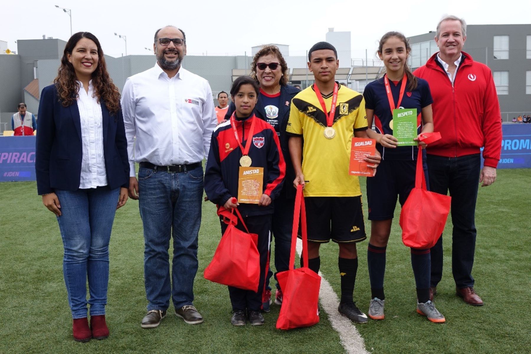 Ministro de Educación, Daniel Alfaro, clausura etapa macrorregional Lima de Juegos Deportivos Escolares.