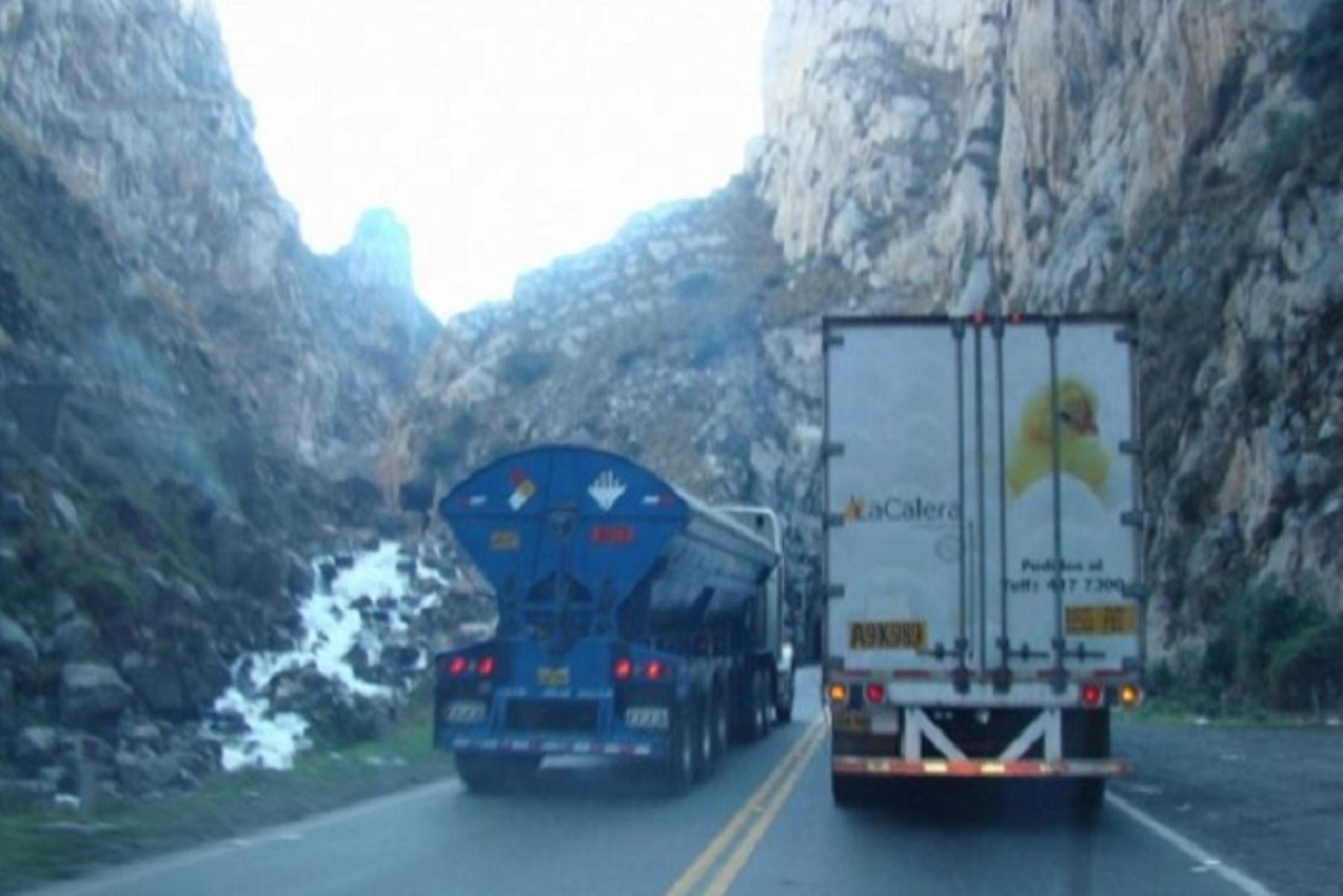 La  carretera Juliaca-Lampa-Huancané se encuentra despejada, por lo que el paso de unidades de transporte se desarrolla con total normalidad, informó la Policía Nacional del Perú (PNP).