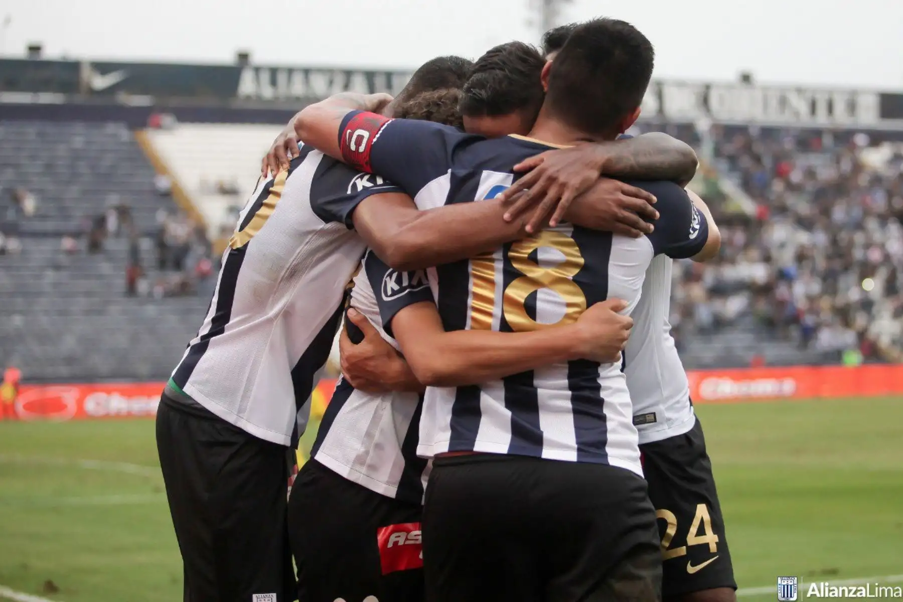 Alianza Lima goleó 5-1 a Comerciantes Unidos y sigue como líder del Apertura.Foto:ANDINA/twiter Alianza Lima