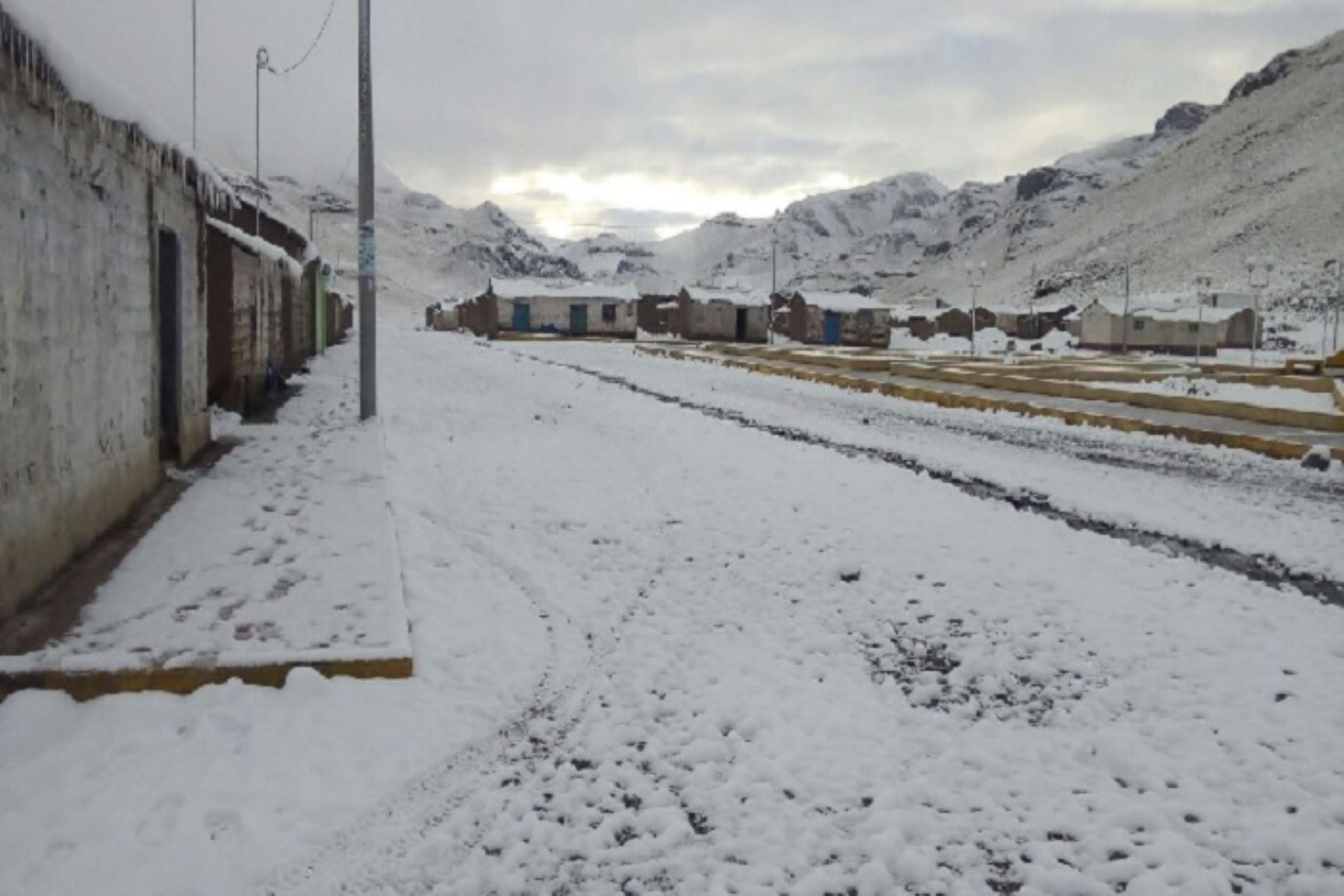 Suspenden clases en distrito puneños afectados por nevadas y heladas