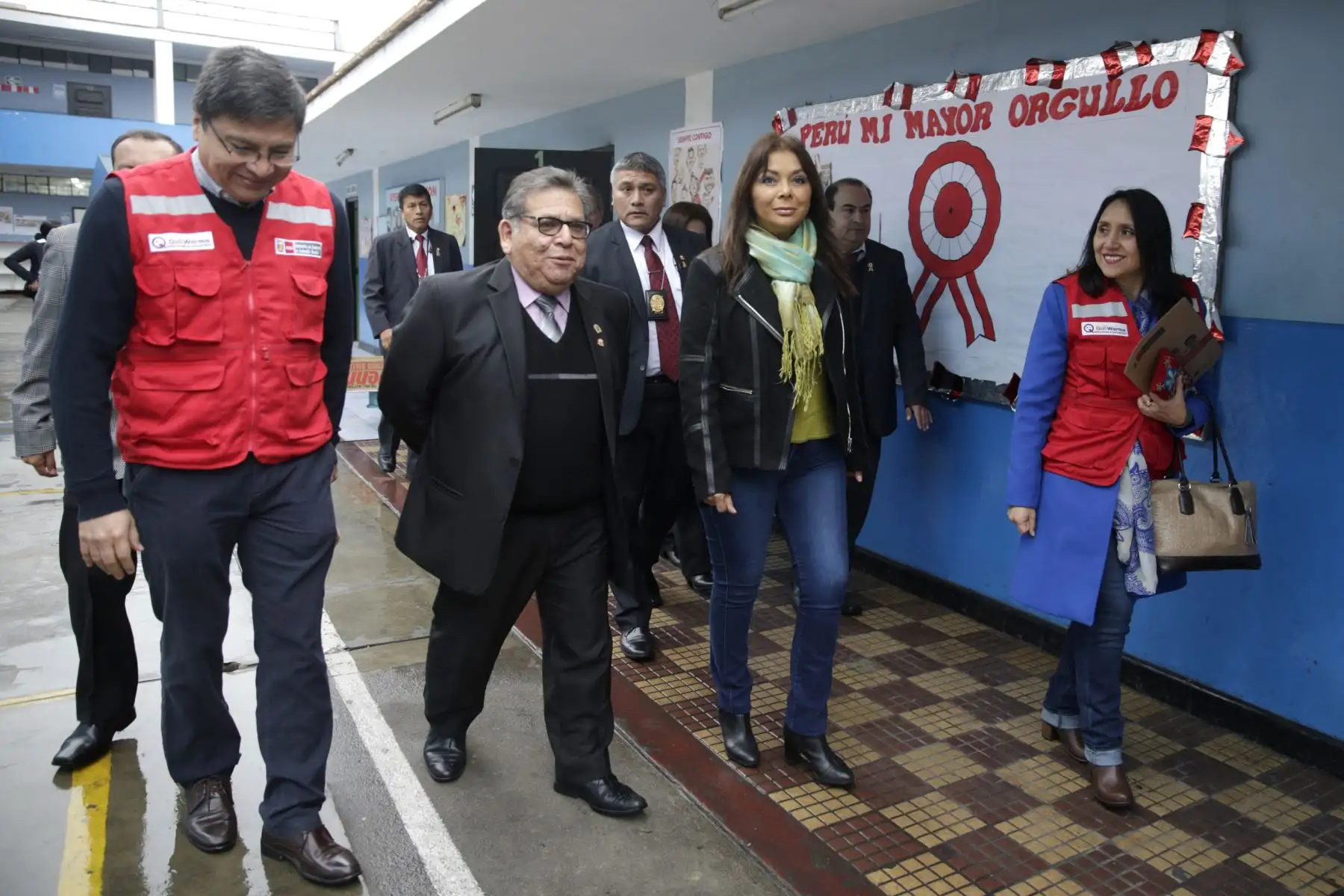 La ministra de Desarrollo e Inclusión Social, Liliana La Rosa, supervisa la entrega del servicio alimentario escolares en la Institución Educativa 1017 Señor de los Milagros. Foto: ANDINA/Melina Mejía