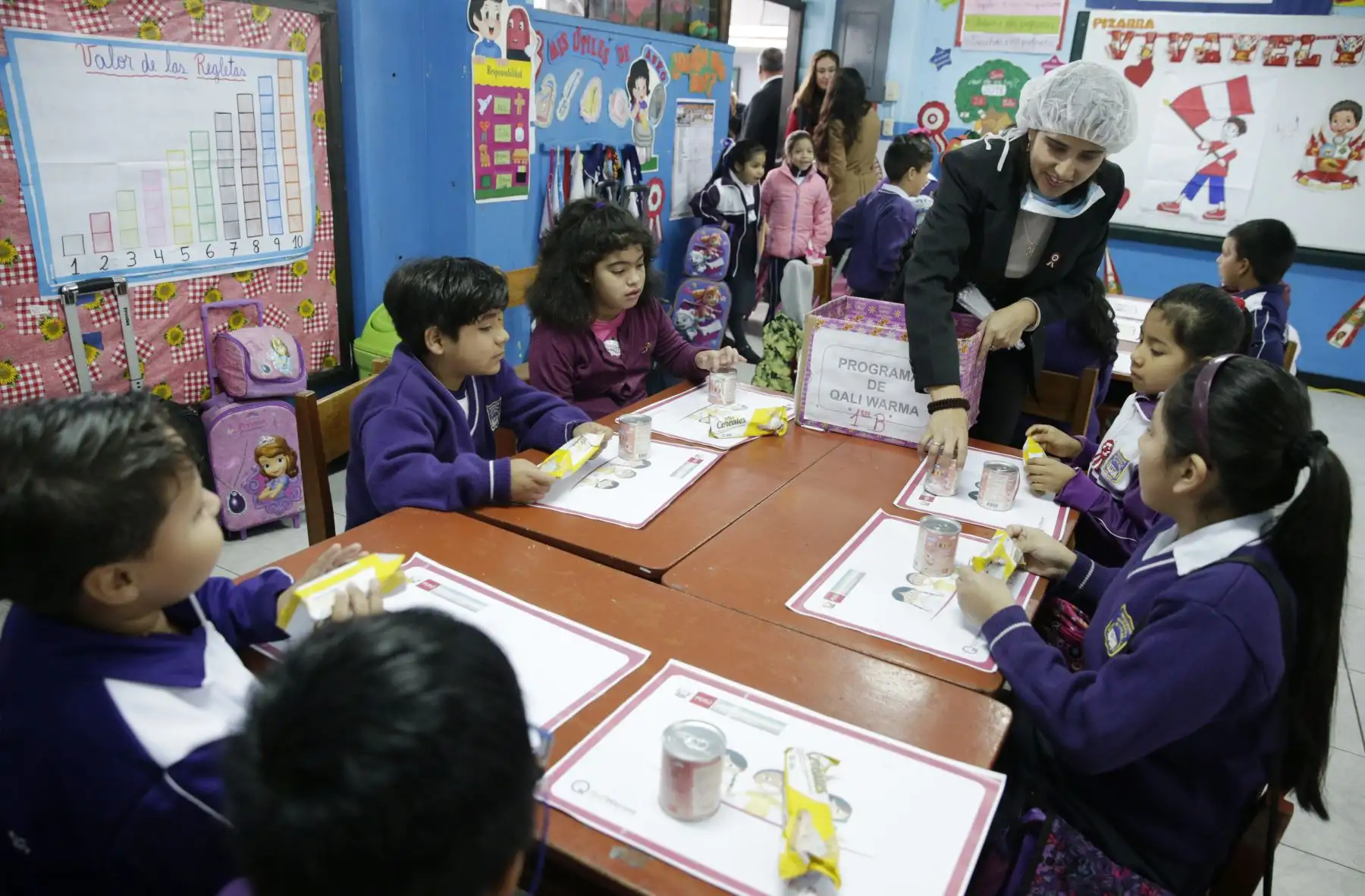 Programa Qali Warma brinda desayunos a escolares del colegio Señor de los Milagros. Foto: ANDINA/Melina Mejía