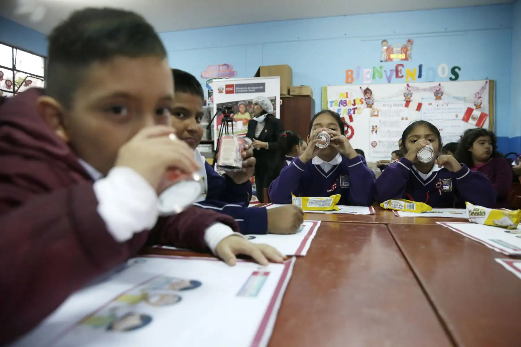 Programa Qali Warma brinda desayunos a escolares del colegio Señor de los Milagros. Foto: ANDINA/Melina Mejía