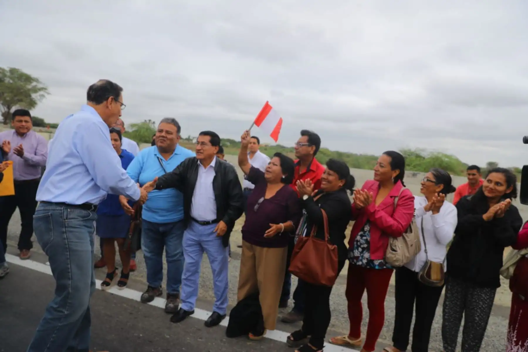 El presidente Martín Vizcarra se encuentra en Piura para realizar una visita de trabajo a esta región y supervisar la entrega de obras viales en el distrito de Sullana. Foto: ANDINA/Prensa Presidencia