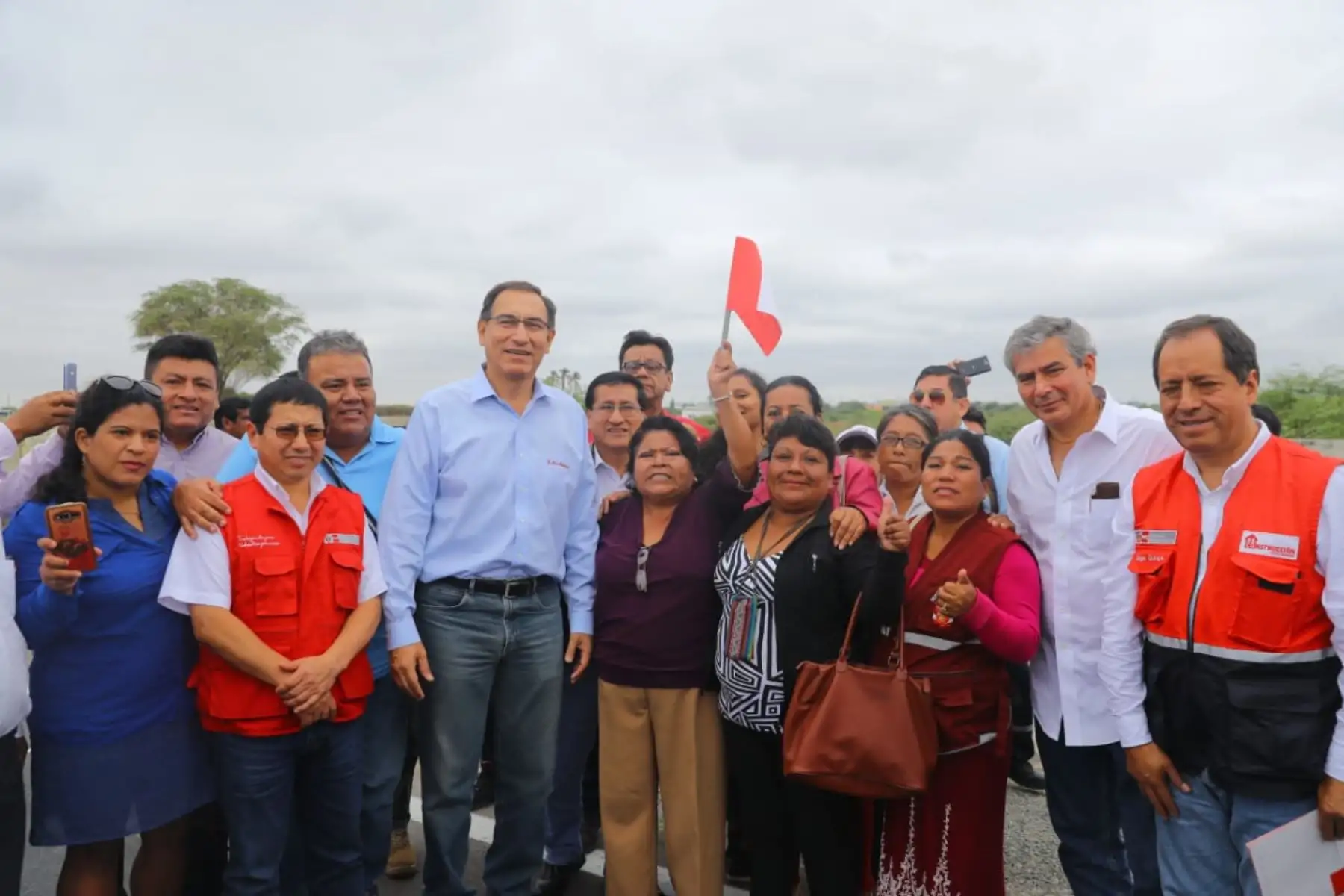 El presidente Martín Vizcarra se encuentra en Piura para realizar una visita de trabajo a esta región y supervisar la entrega de obras viales en el distrito de Sullana. Foto: ANDINA/Prensa Presidencia