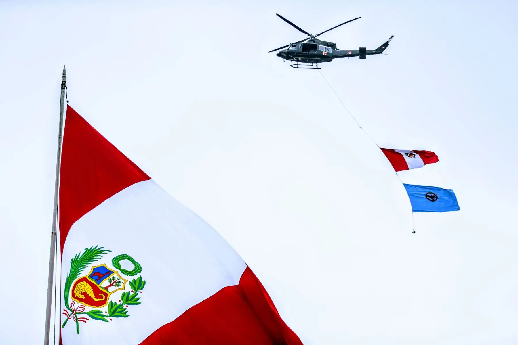 Segunda vicepresidenta de la República, Mercedes Aráoz, encabeza ceremonia castrense en la base aérea Las Palmas por aniversario de la Fuerza Aérea del Perú. Foto: ANDINA/Luis Iparraguirre