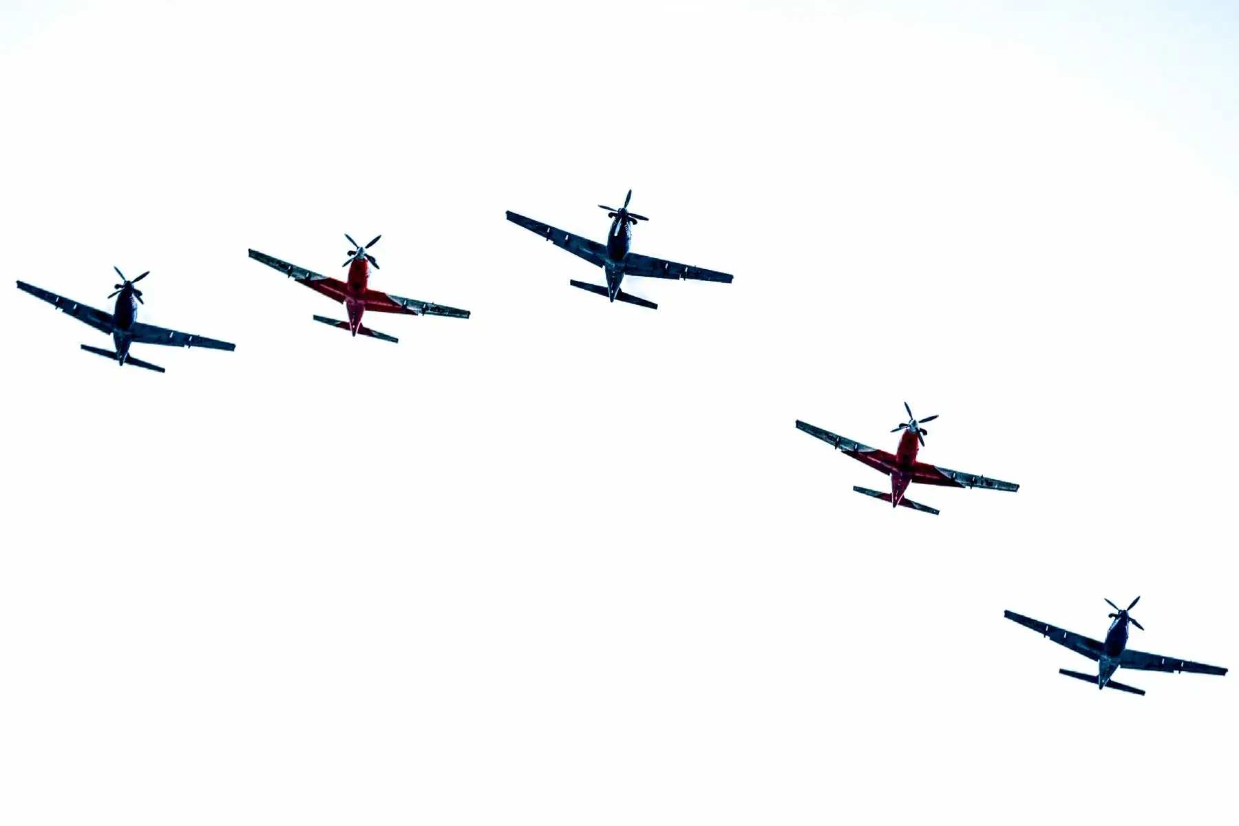 Segunda vicepresidenta de la República, Mercedes Aráoz, encabeza ceremonia castrense en la base aérea Las Palmas por aniversario de la Fuerza Aérea del Perú. Foto: ANDINA/Luis Iparraguirre