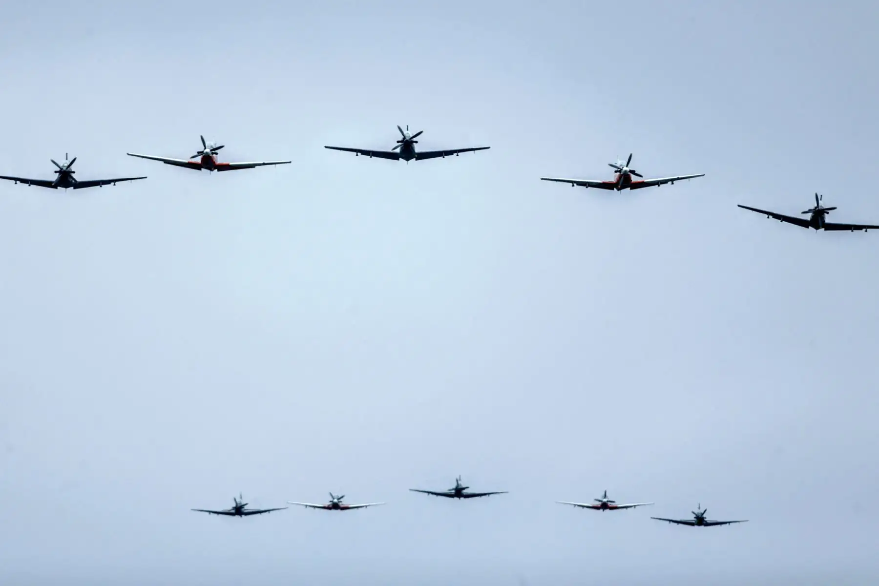 Segunda vicepresidenta de la República, Mercedes Aráoz, encabeza ceremonia castrense en la base aérea Las Palmas por aniversario de la Fuerza Aérea del Perú. Foto: ANDINA/Luis Iparraguirre