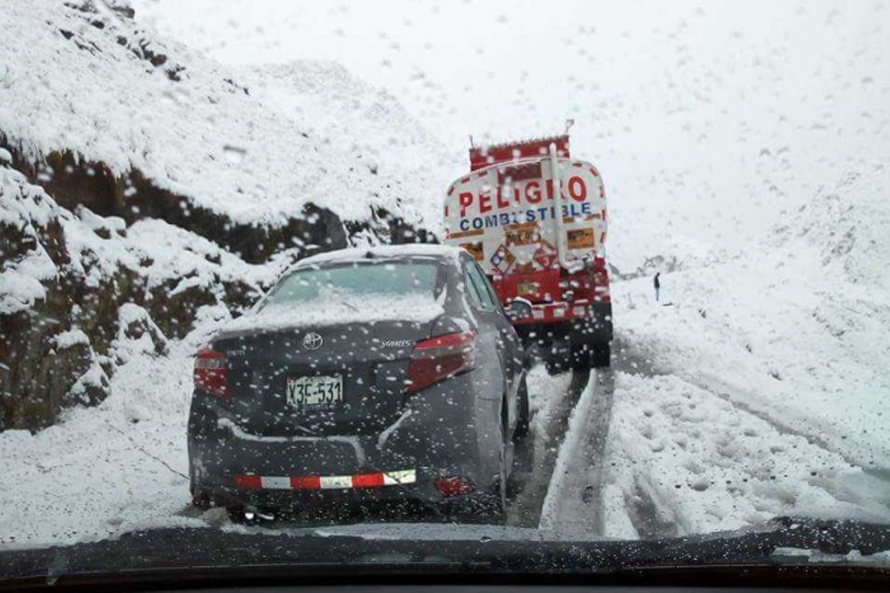 Tránsito se normaliza en cinco en vías de Cusco donde cayeron nevadas