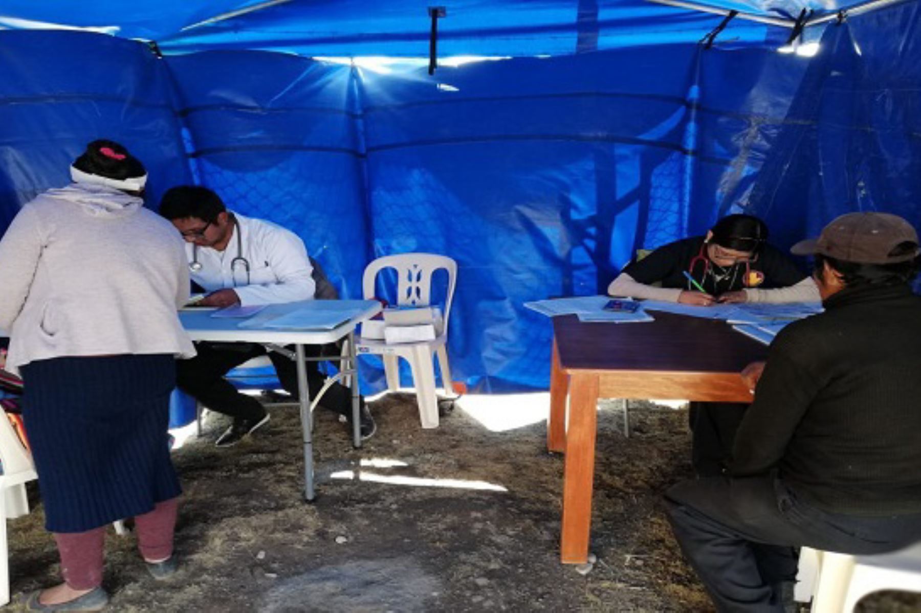 Especialistas del Minsa brindan atención médica gratuita frente a bajas temperaturas a pobladores de Puno. ANDINA/Difusión