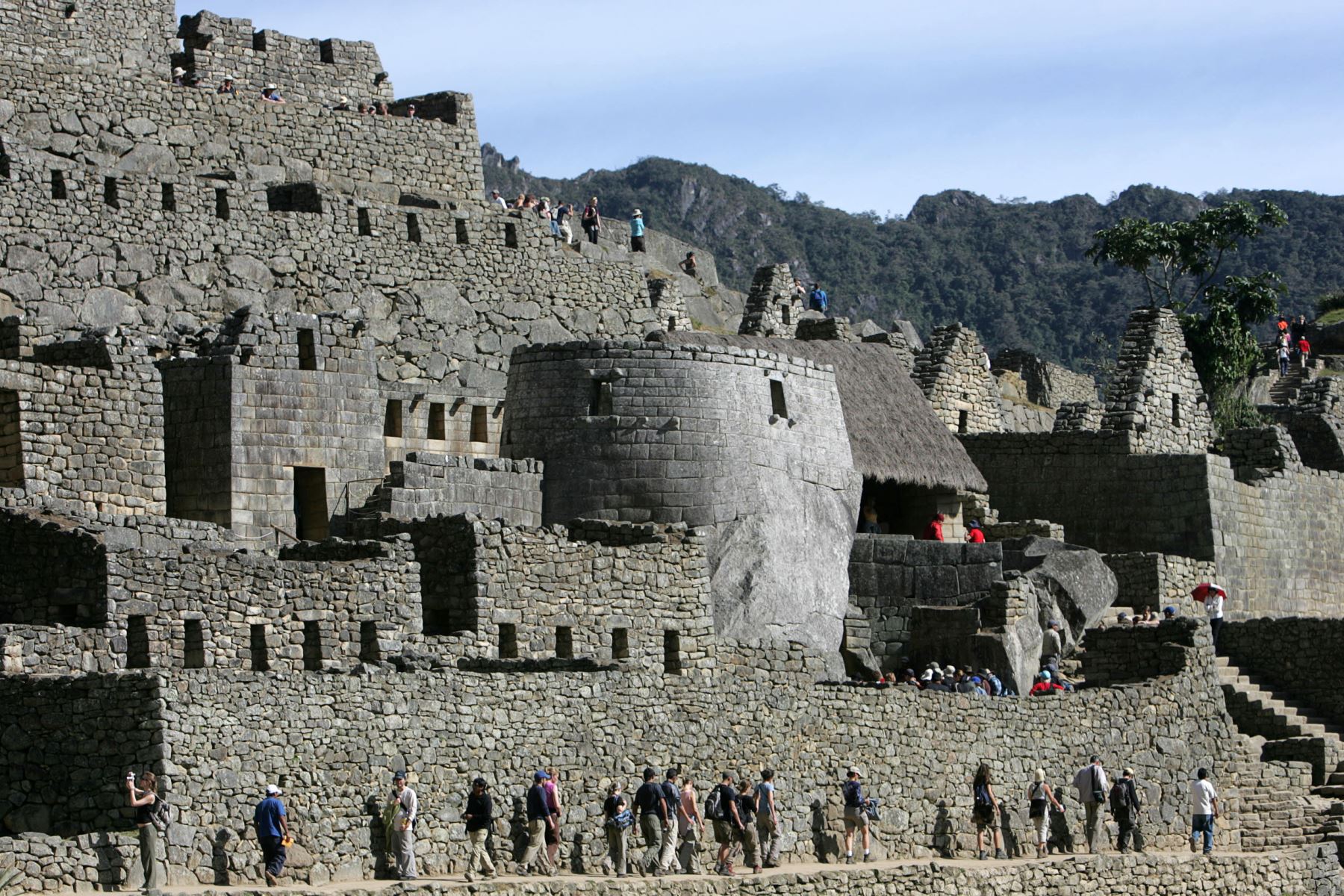 Machu Picchu es el destino favorito de los turistas nacionales y extranjeros y a partir del 1 de junio podrá ingresar un mayor número de visitantes. Foto:AFP