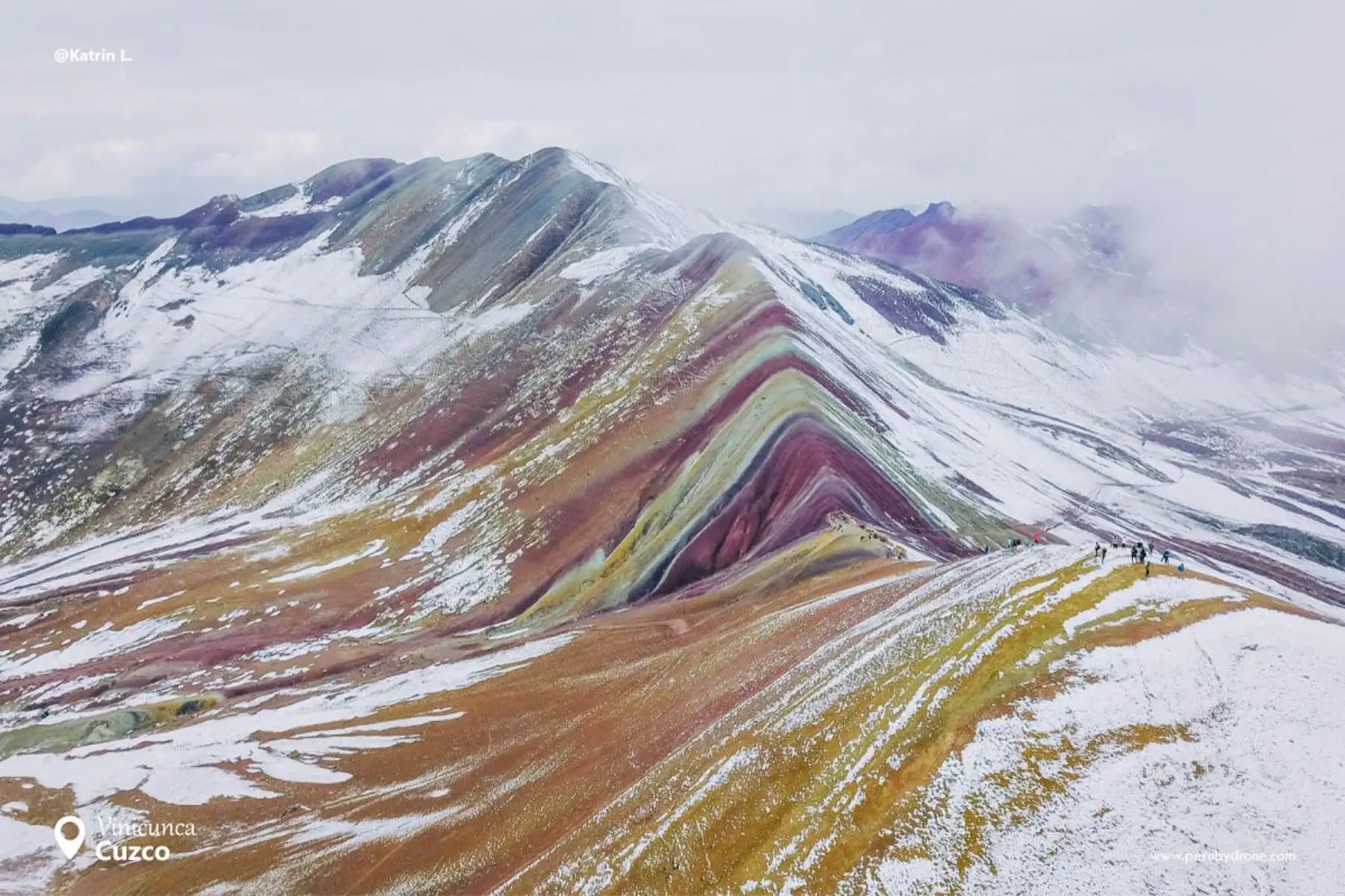 Caída de nevadas obligan a restringir el acceso a montaña Vinicunca, en Cusco. Foto: Facebook